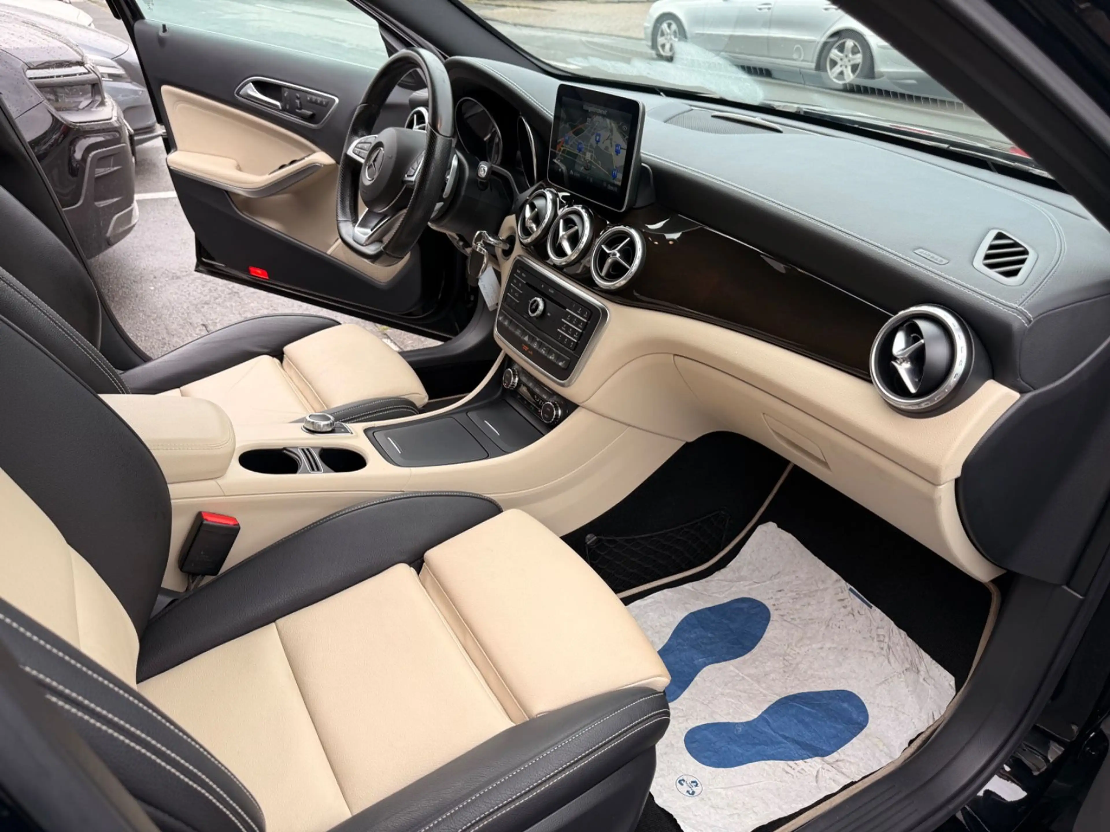 Mercedes-Benz GLA 200 CDI 4Matic AMG Line TOP ZUSTAND — photo 14