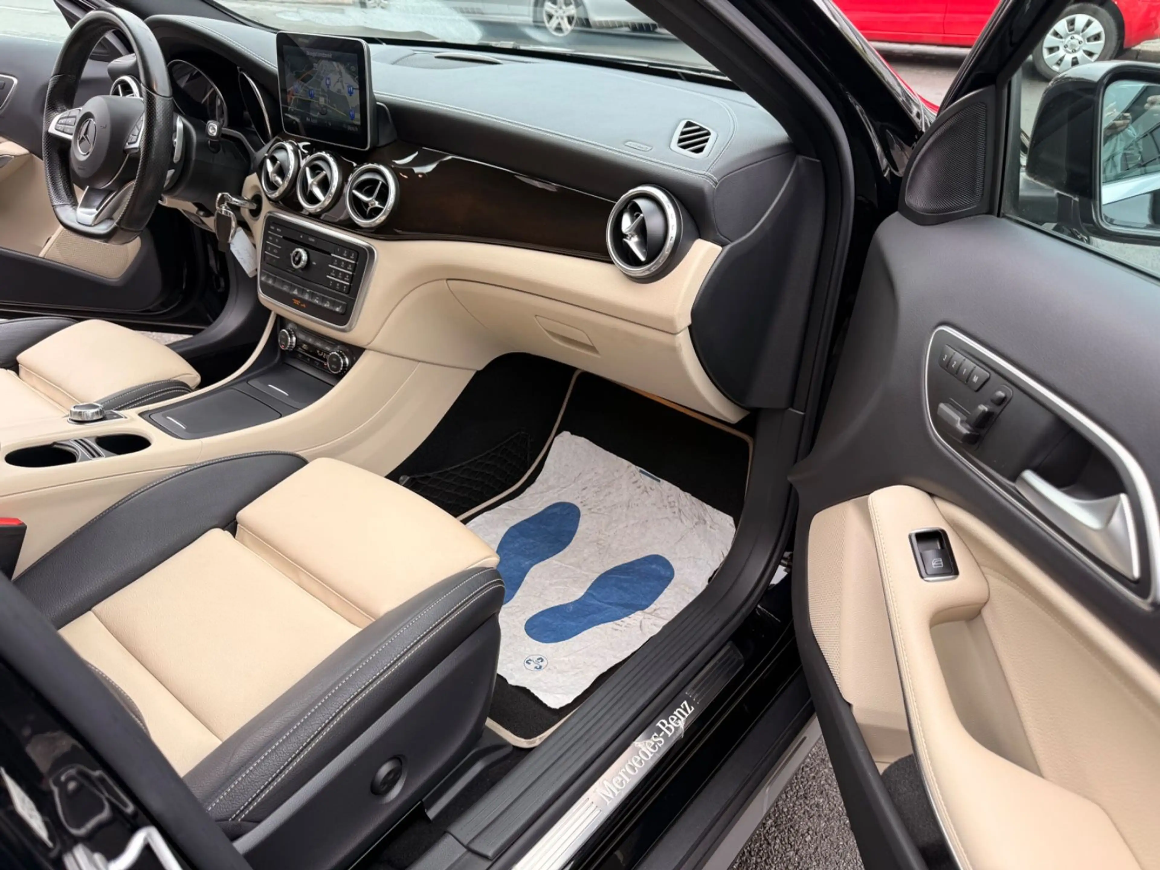 Mercedes-Benz GLA 200 CDI 4Matic AMG Line TOP ZUSTAND — photo 13