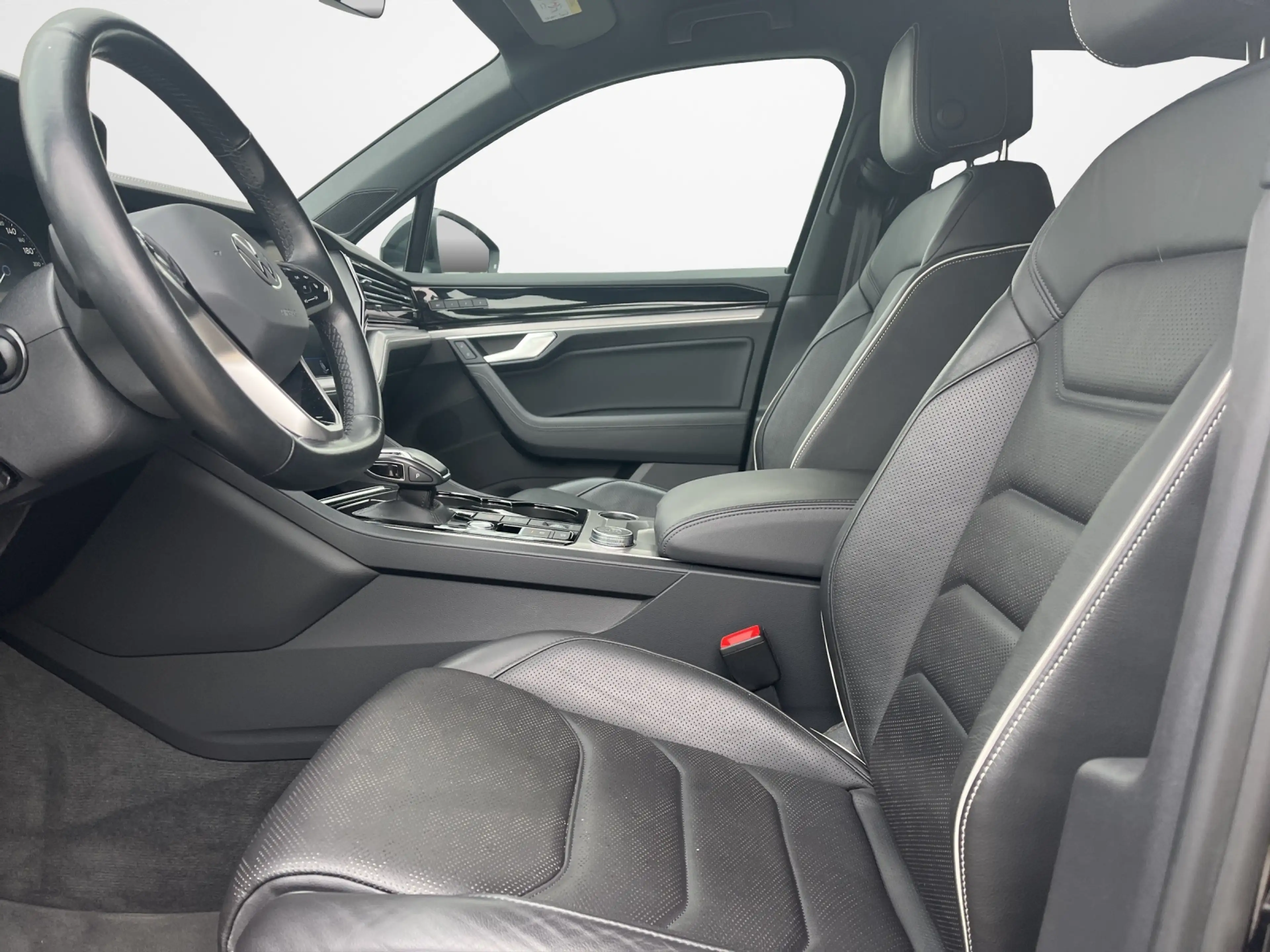 Volkswagen Touareg 3.0 TDI V6 4Motion DSG Elegance — photo 7