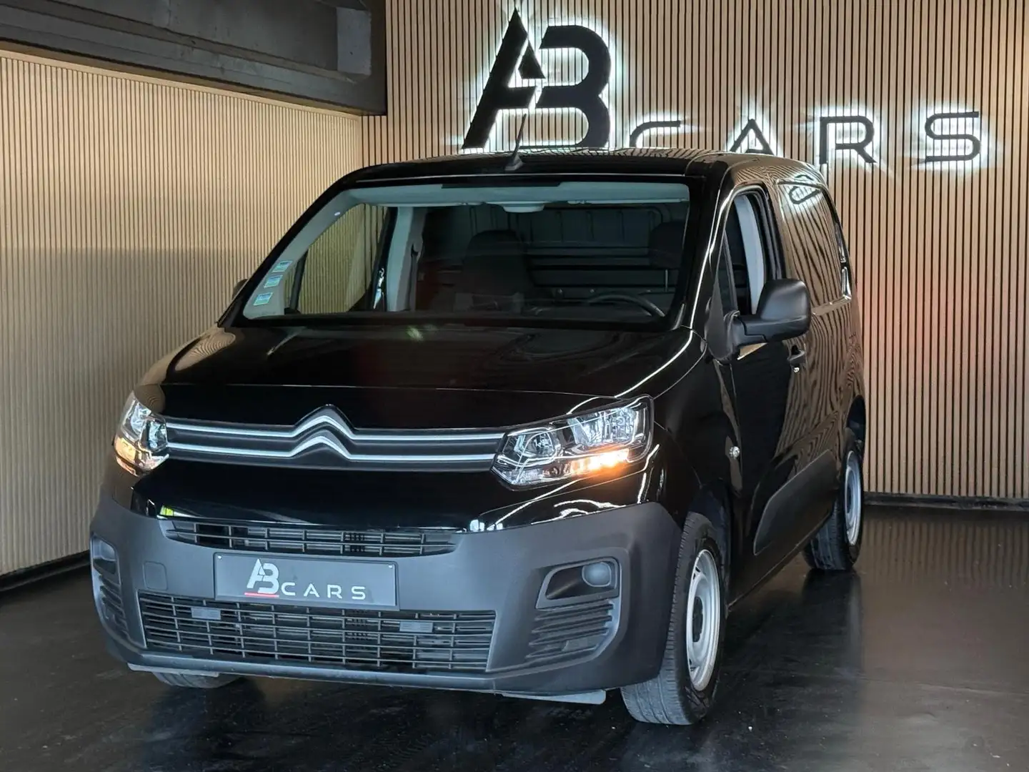 Citroen Berlingo 1.5 BlueHDi * 2 PLACES - UTILITAIRE * 1ER PROP * Zwart - 2