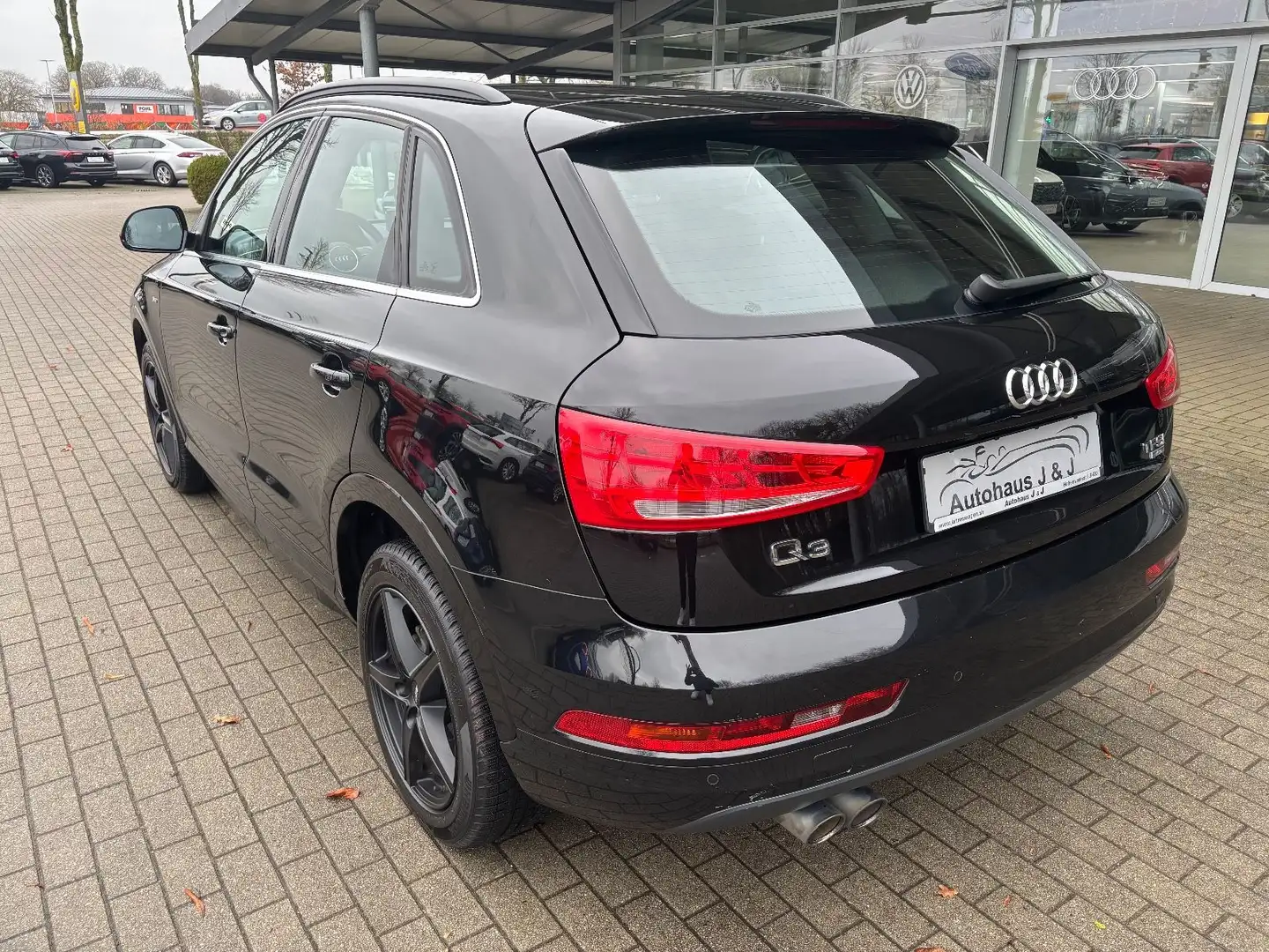 Audi Q3 1.4 TFSI Ultra Sport 3x S-Line Xenon/SHZ/PDC Schwarz - 2