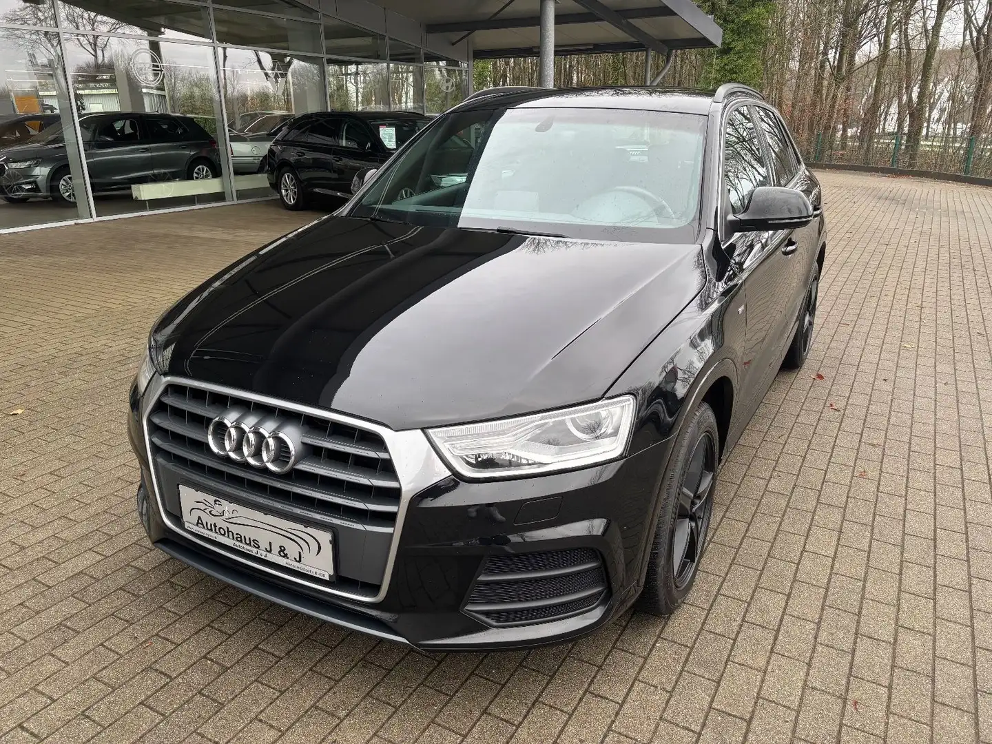 Audi Q3 1.4 TFSI Ultra Sport 3x S-Line Xenon/SHZ/PDC Schwarz - 1