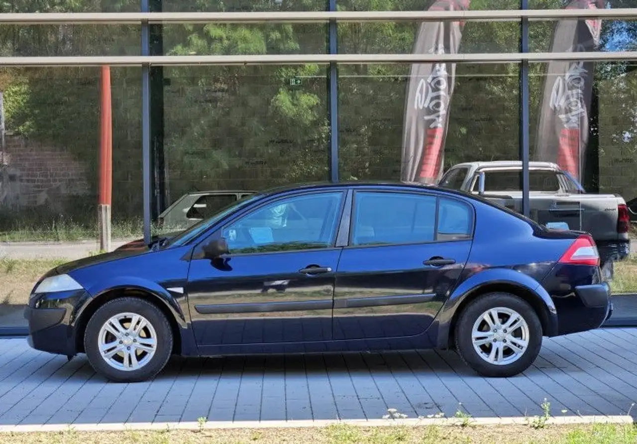 Renault Megane Citadine 5 portes — photo 4