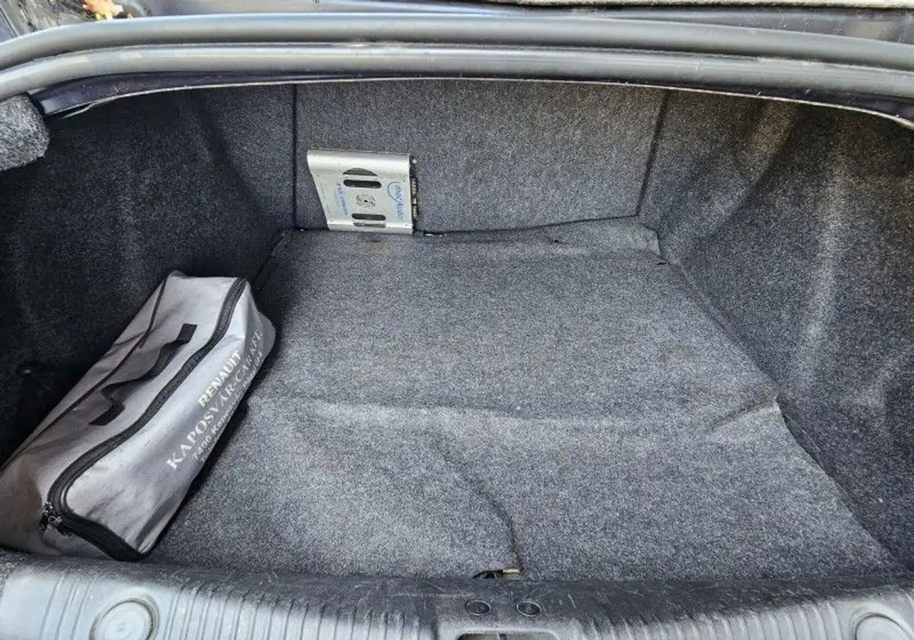Renault Megane Citadine 5 portes — photo 12
