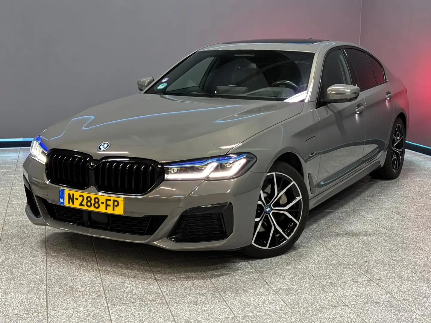 BMW 530 5-serie 530e Business Edition Plus M-sport|Pano|HU Grijs - 1