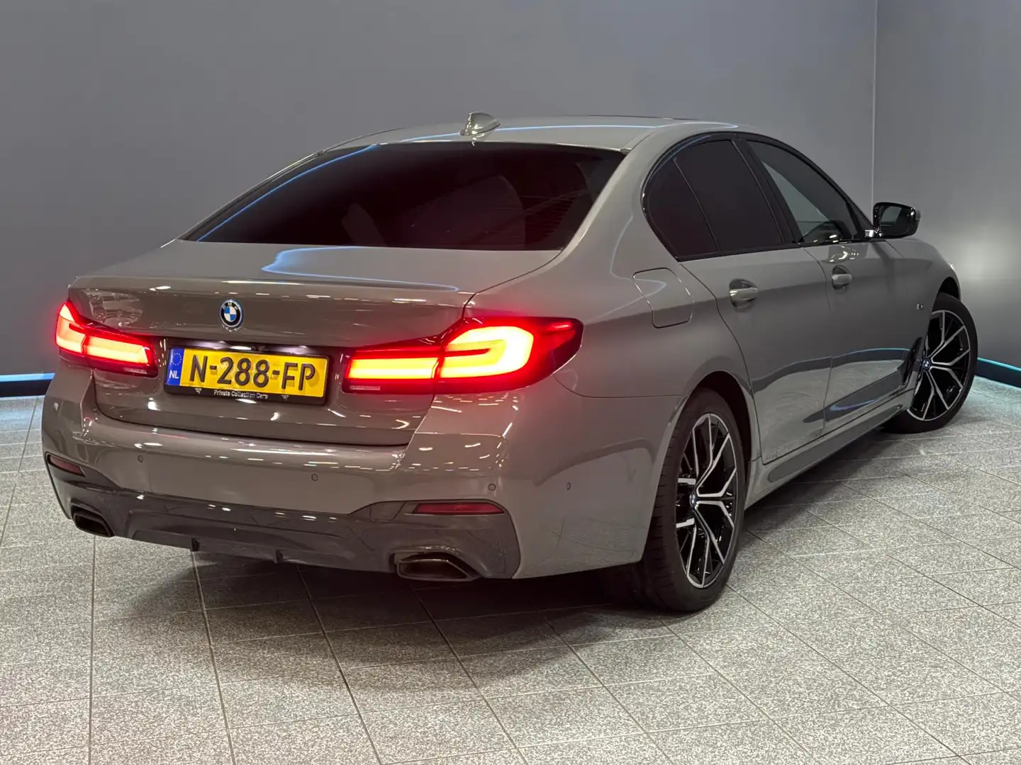 BMW 530 5-serie 530e Business Edition Plus M-sport|Pano|HU Grijs - 2