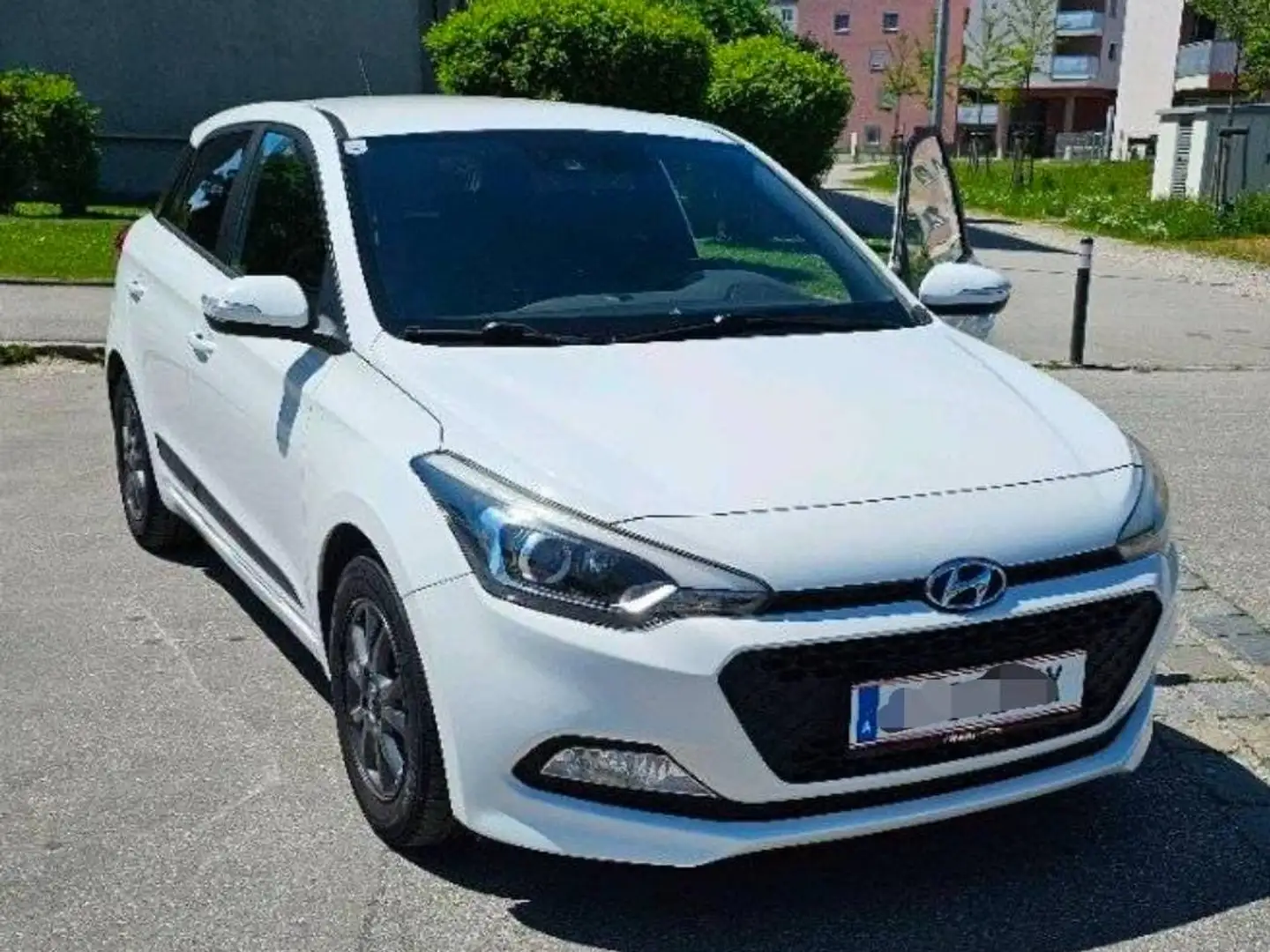 Hyundai i20 i20 1,25 Life UpGrade Life UpGrade Weiß - 1