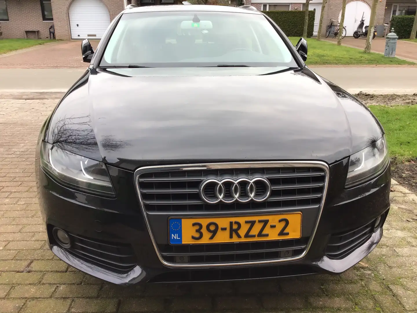 Audi A4 A4 Avant-Garde TDI2.0 R4 88KW Zwart - 1