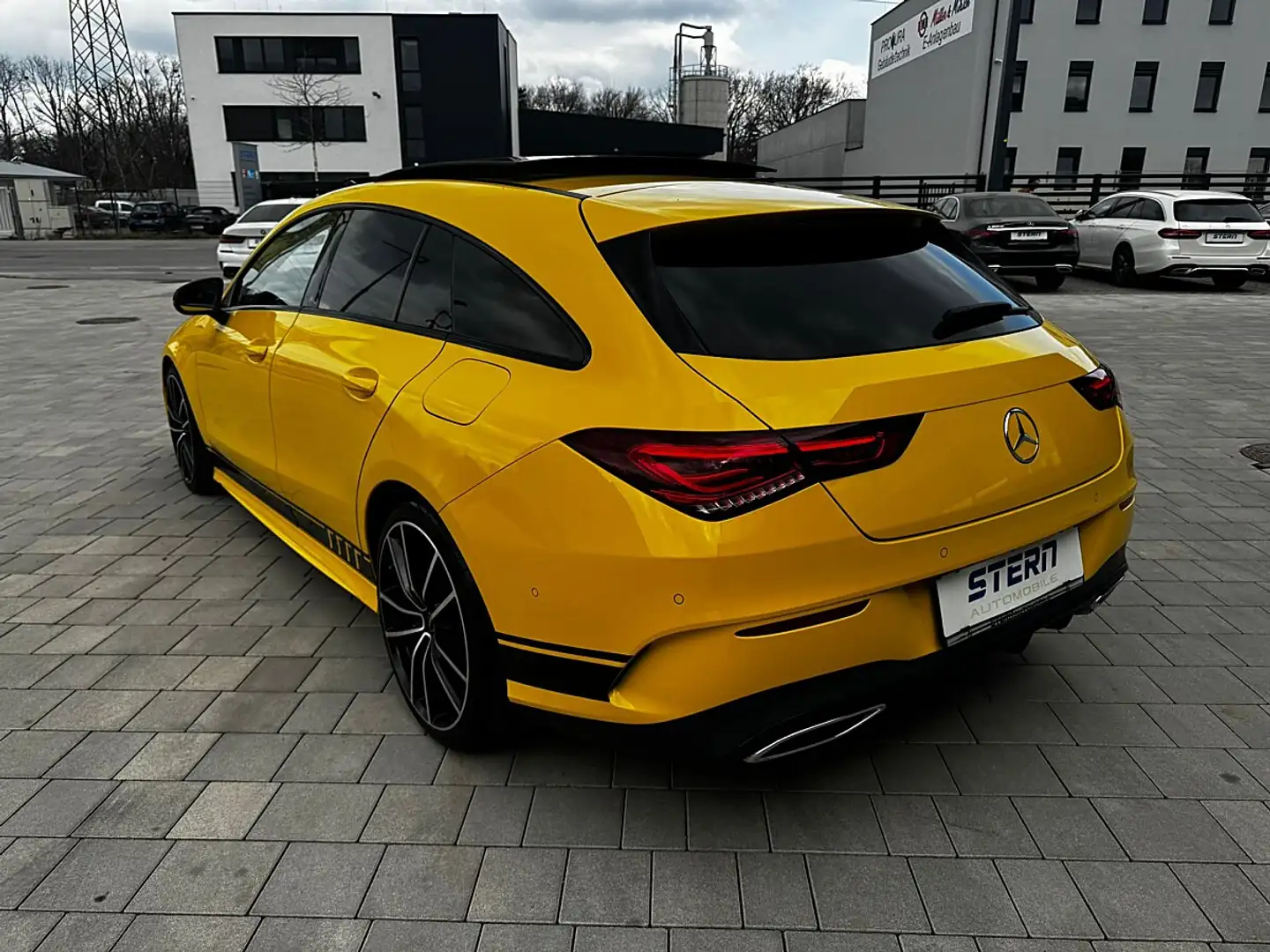 Mercedes-Benz CLA 200 Shooting Brake*PANO*AMG*AMBIENTE*NIGHT*PARK Gelb - 2