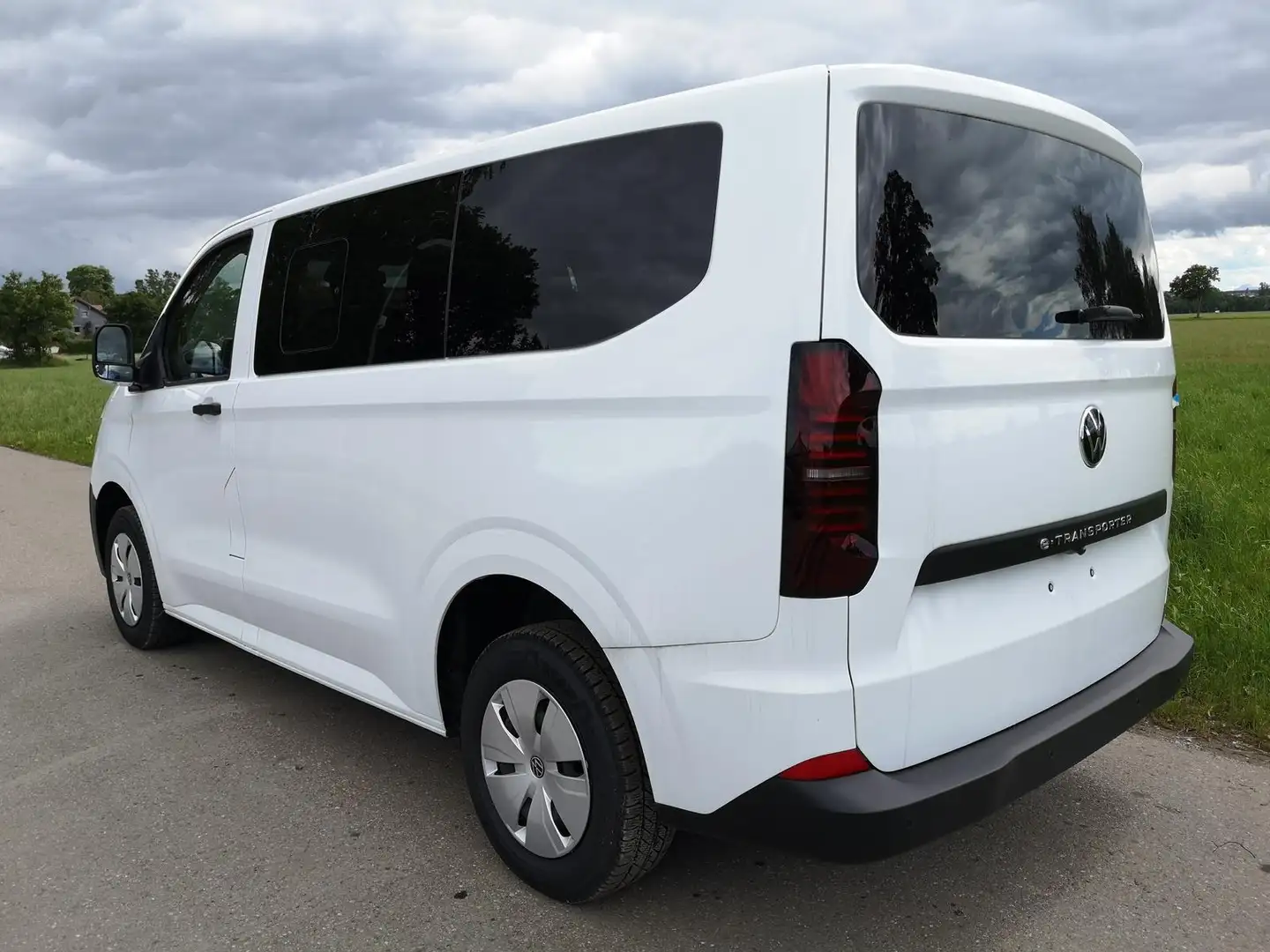 Volkswagen T7 Transporter BEV 100 kW RWD KR e- Kombi 9 Sitze 100 kW (136 ... Weiß - 2