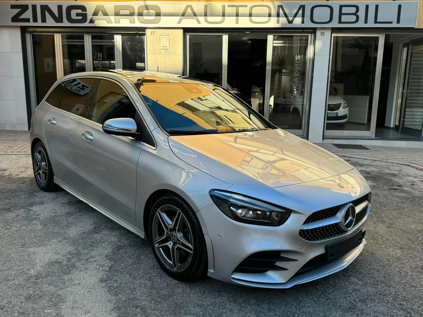 Mercedes-Benz B 200 CDI 150 CV. AMG PREMIUM TETTO+NAVI+FULL LED Grigio - 2