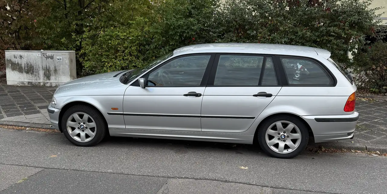 BMW 318i touring, foto 2
