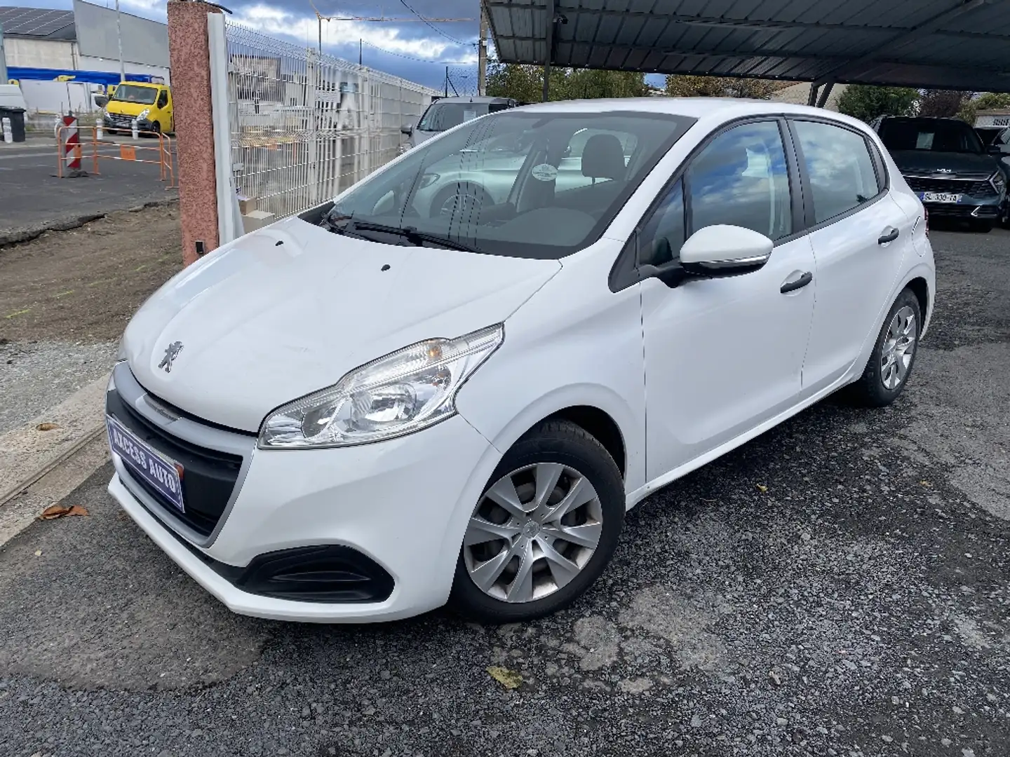 Peugeot 208 1.6 BLUEHDI 75 BVM5 PREMIUM - 1