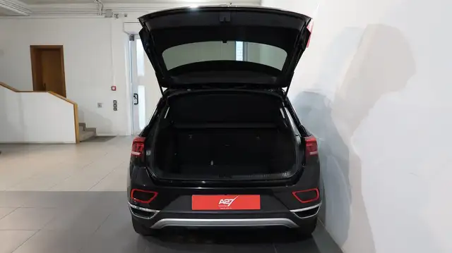 Volkswagen T-Roc view 14