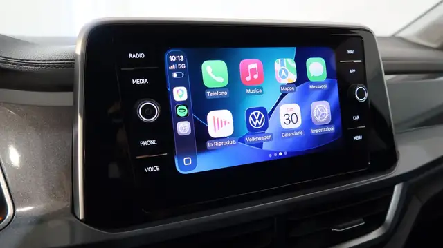 Volkswagen T-Roc view 8