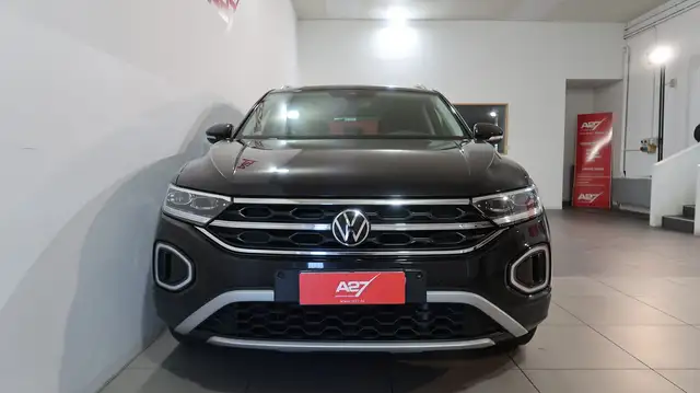Volkswagen T-Roc view 7