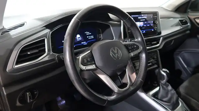 Volkswagen T-Roc view 4