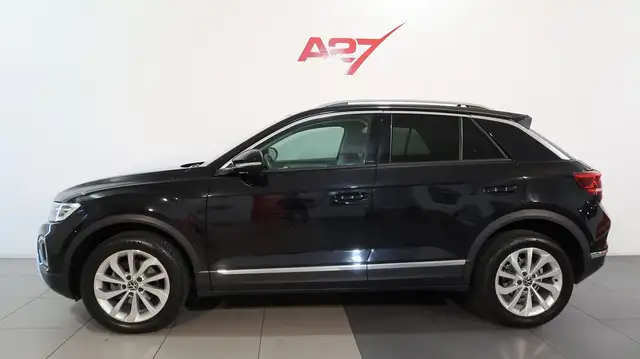 Volkswagen T-Roc view 3