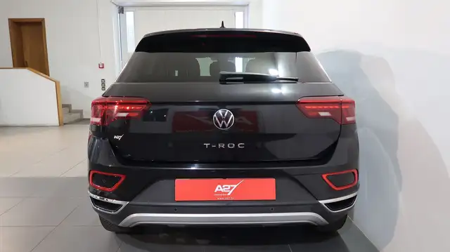 Volkswagen T-Roc view 9