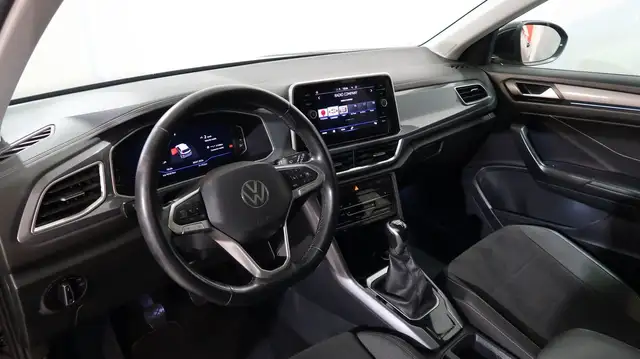 Volkswagen T-Roc view 2