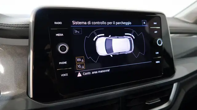 Volkswagen T-Roc view 15