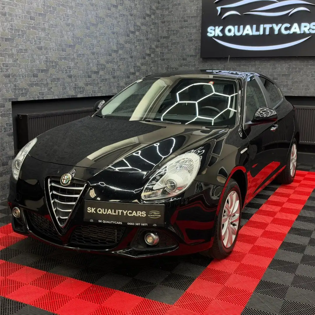 Alfa Romeo Giulietta 1.4 TB Distinctive Schwarz - 1