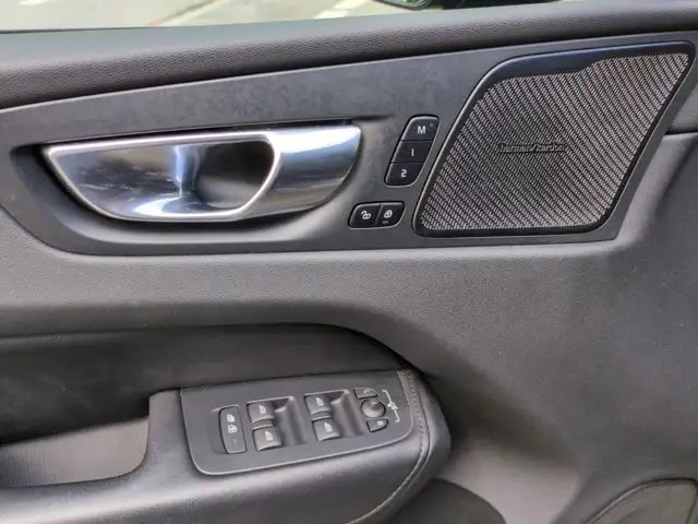 Volvo XC60 view 12