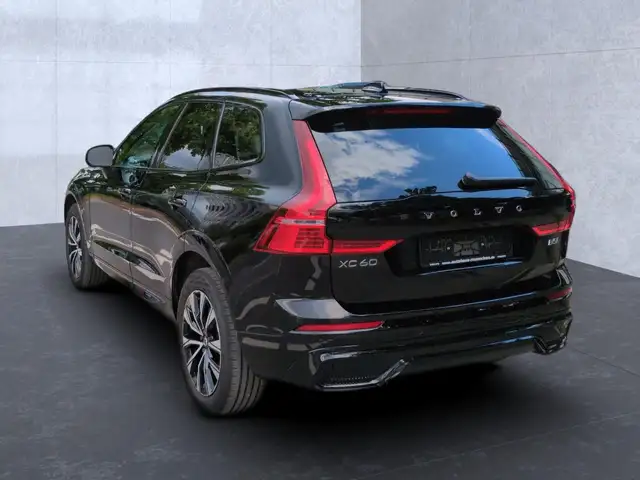Volvo XC60 view 5