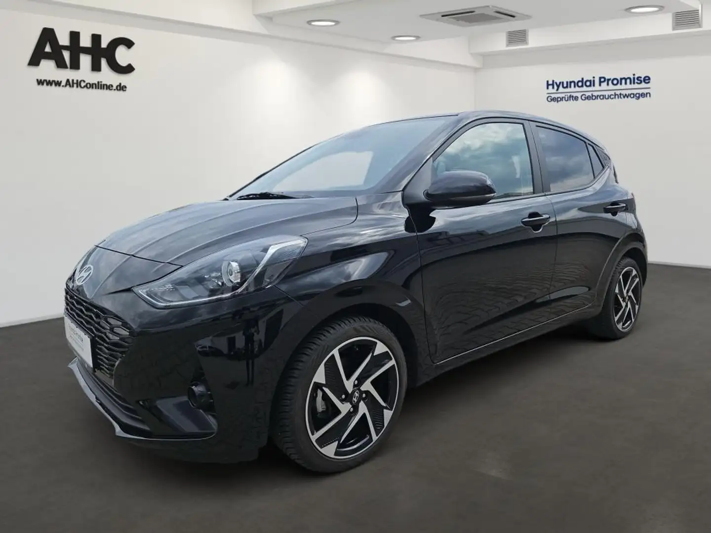 Hyundai i10 1.2 Benzin A/T Prime LM KlimaA Navi PDC AUT Schwarz - 1