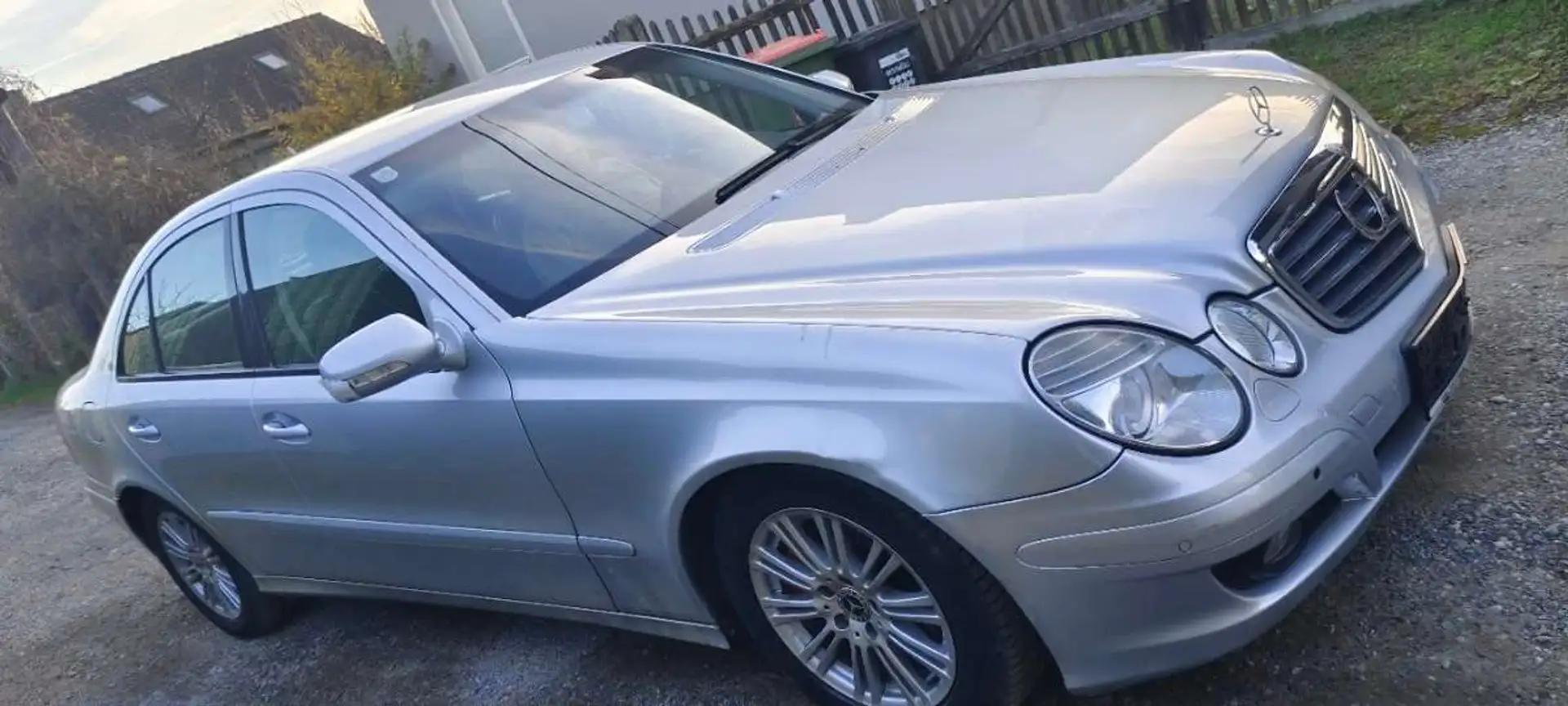 Mercedes-Benz E 280 Classic 4Matic Silber - 1