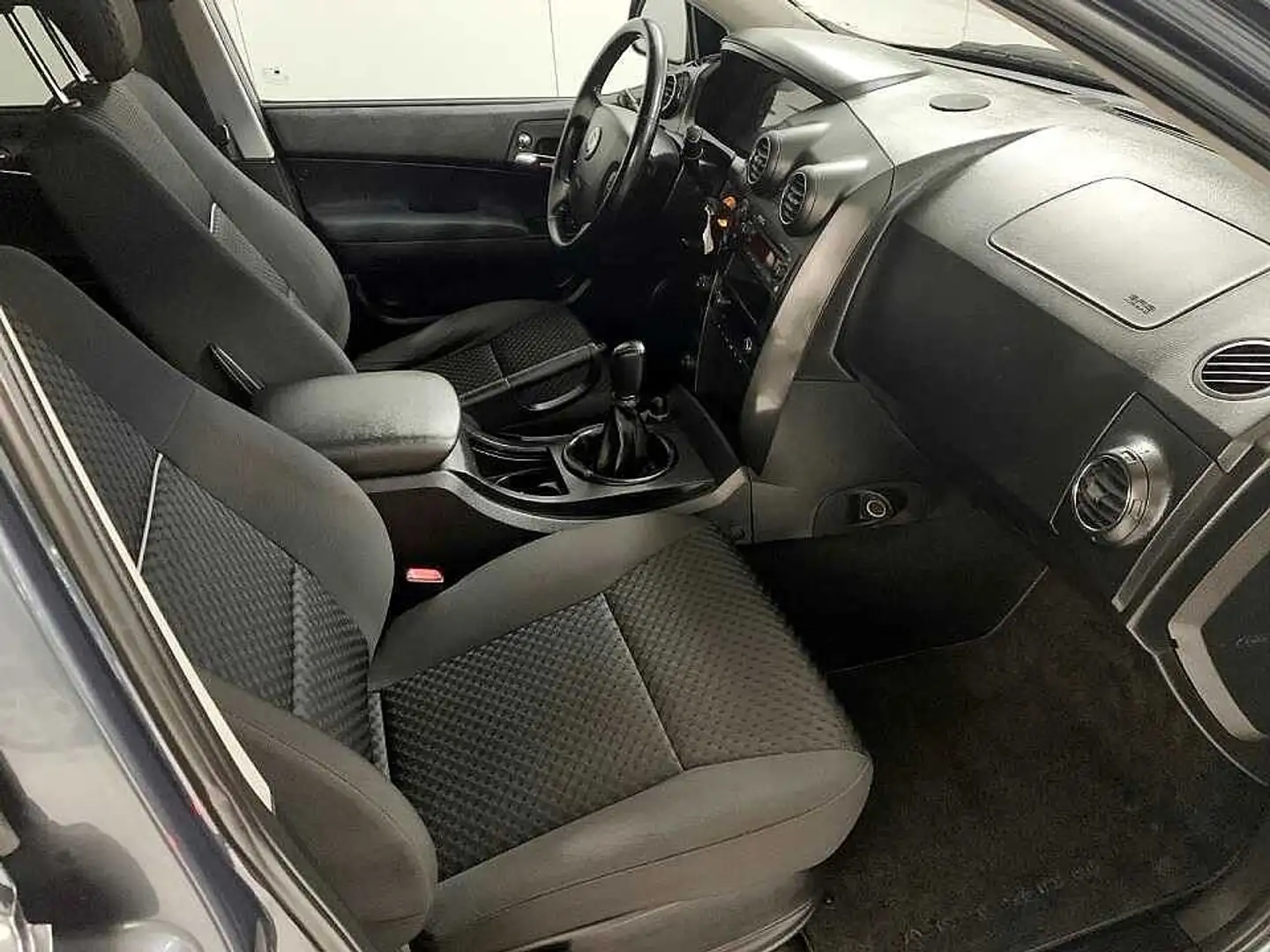 SsangYong Actyon 200Xdi Premium Šedá - 2
