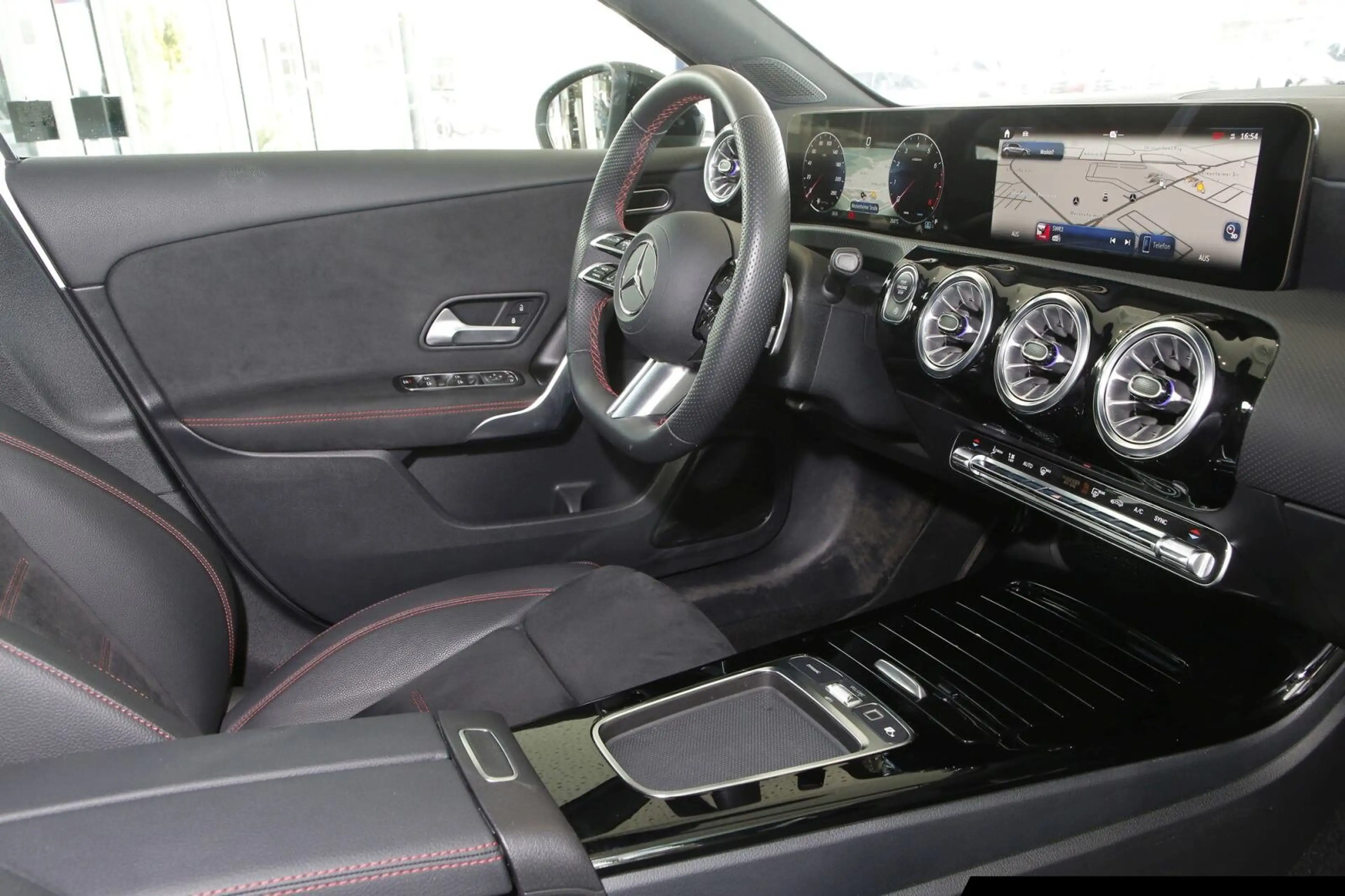 Mercedes-Benz A 220 A 220 4MATIC AMG/Rückfahrkamera/Totwinkel Navi — photo 8