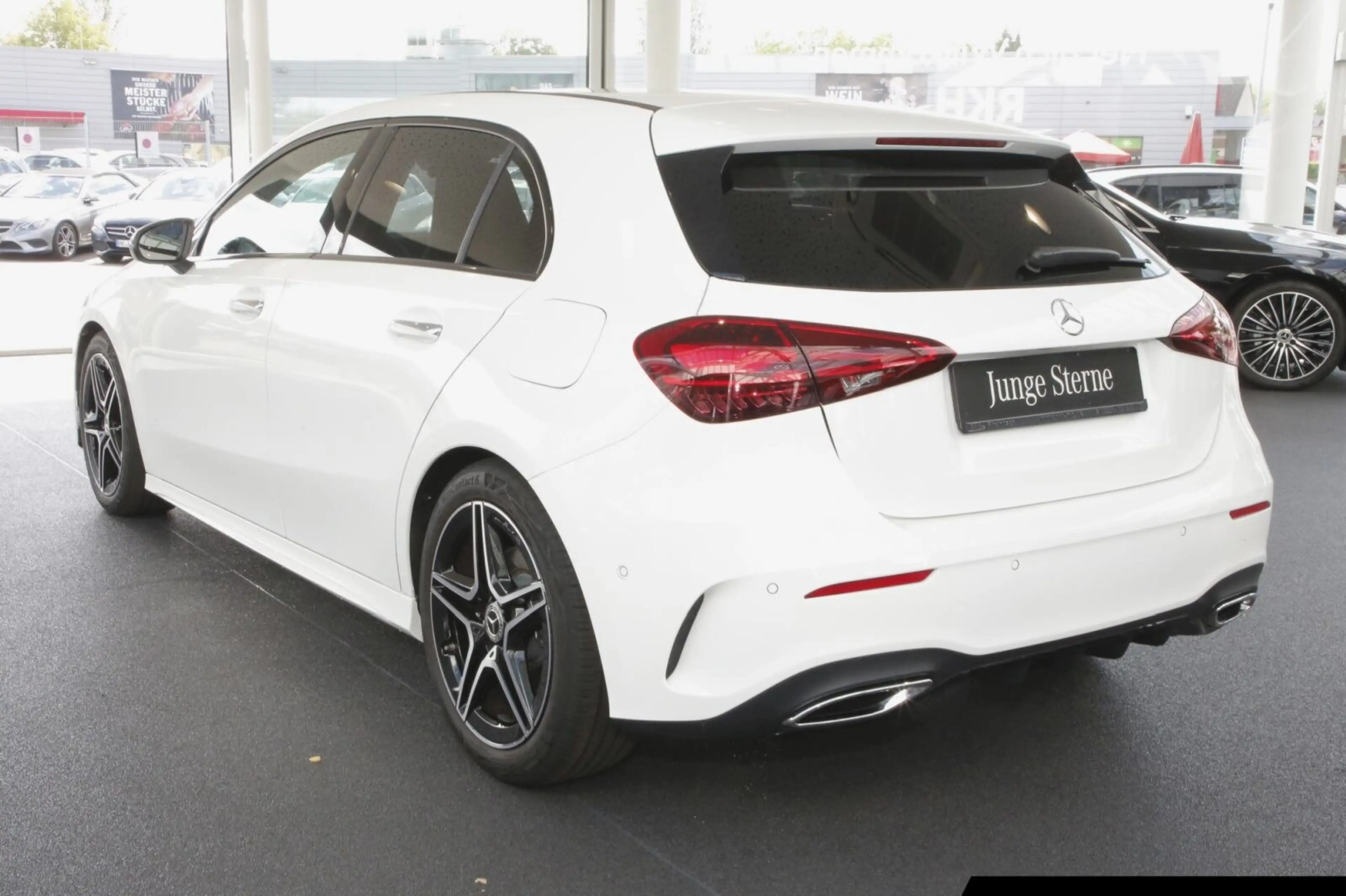 Mercedes-Benz A 220 A 220 4MATIC AMG/Rückfahrkamera/Totwinkel Navi — photo 4