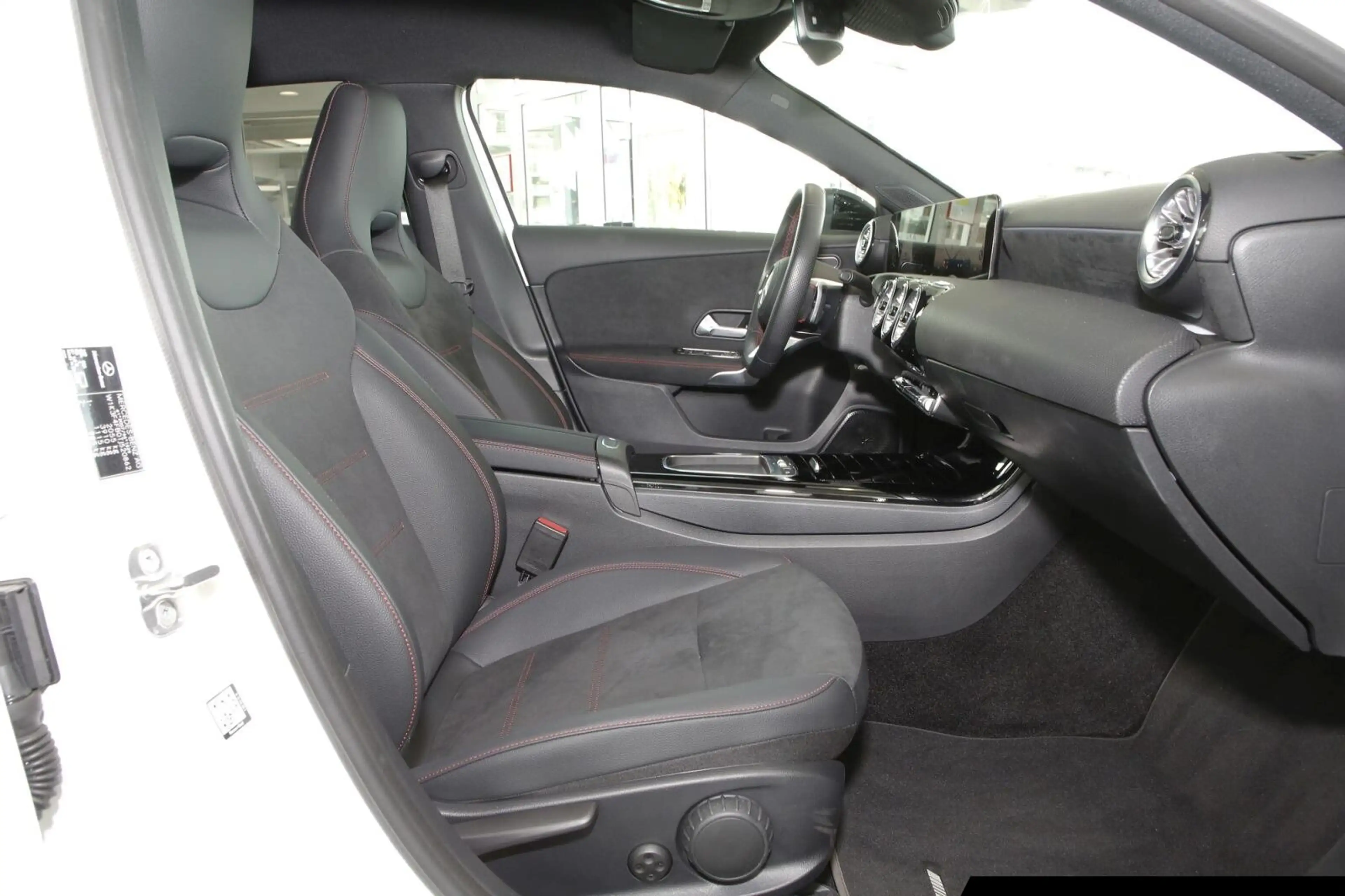 Mercedes-Benz A 220 A 220 4MATIC AMG/Rückfahrkamera/Totwinkel Navi — photo 6