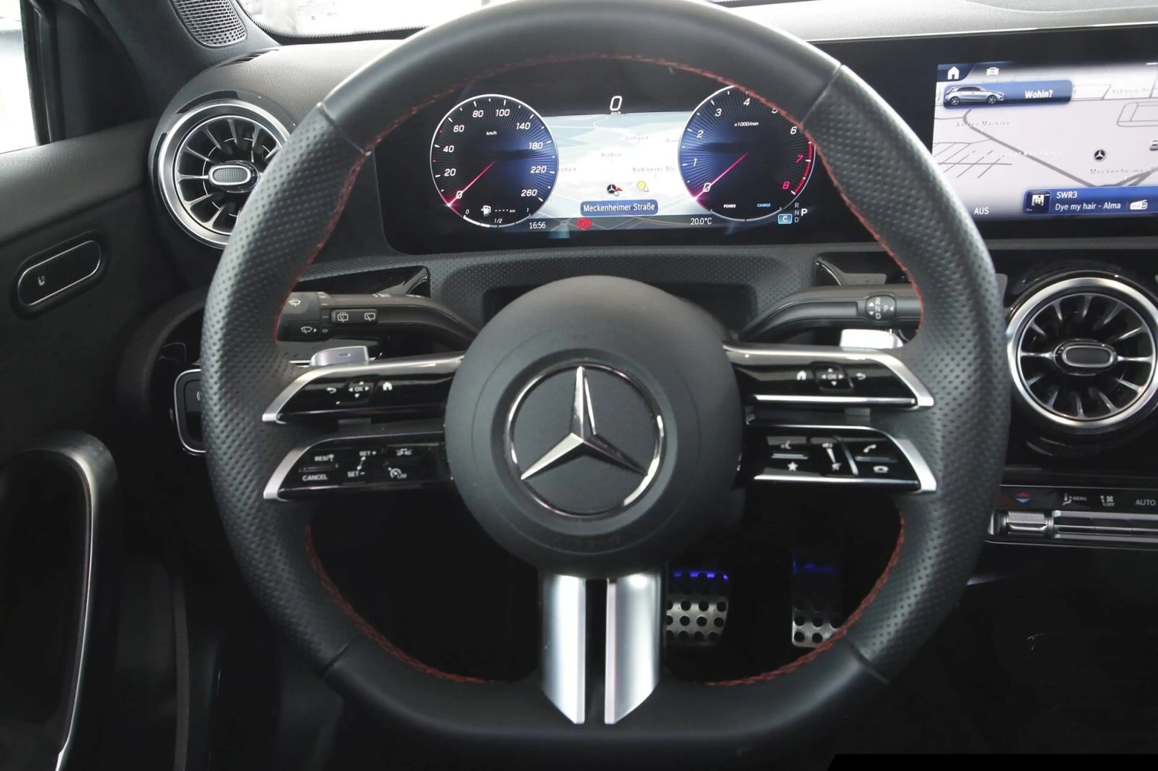 Mercedes-Benz A 220 A 220 4MATIC AMG/Rückfahrkamera/Totwinkel Navi — photo 13
