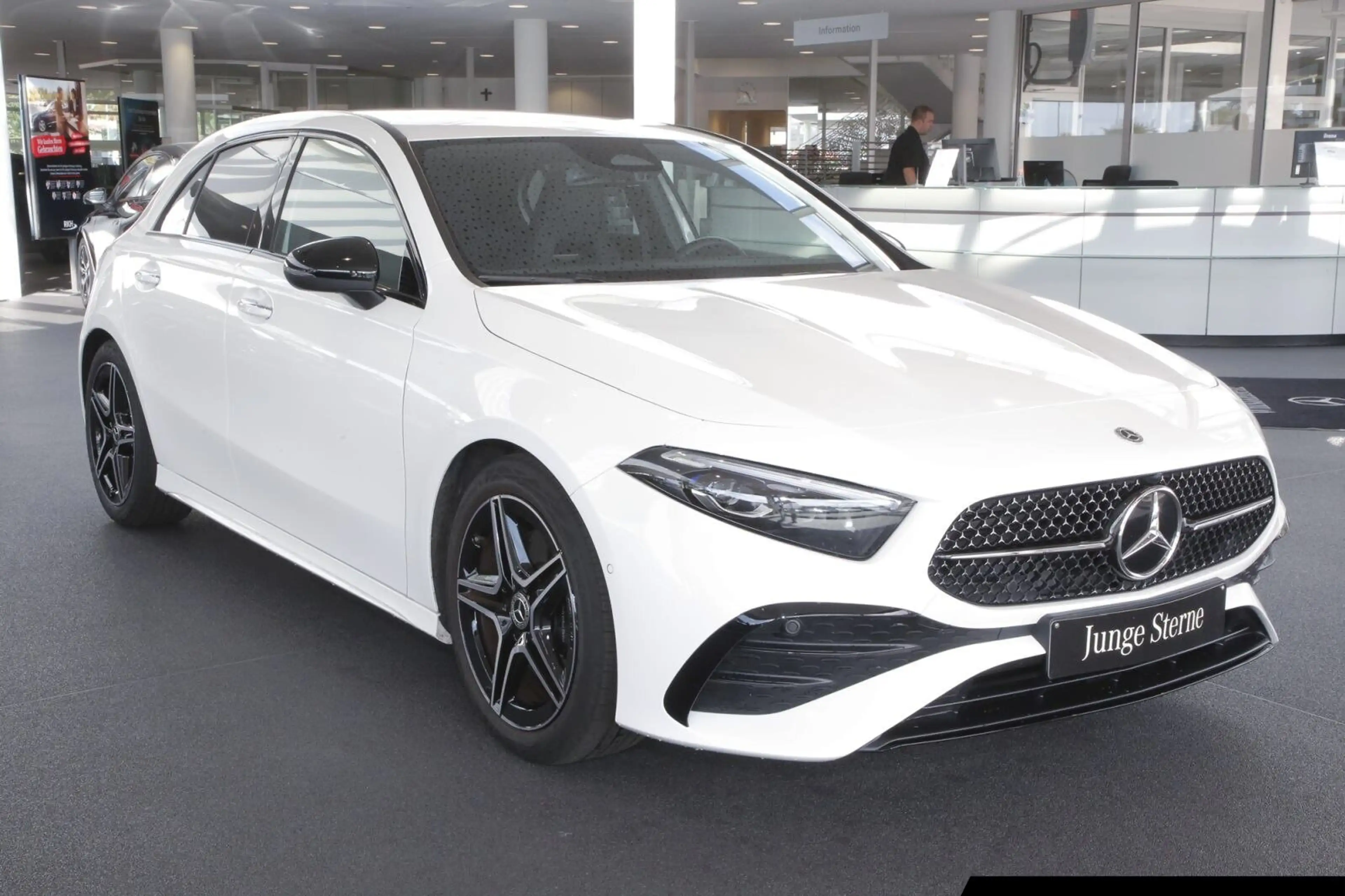 Mercedes-Benz A 220 A 220 4MATIC AMG/Rückfahrkamera/Totwinkel Navi — photo 2