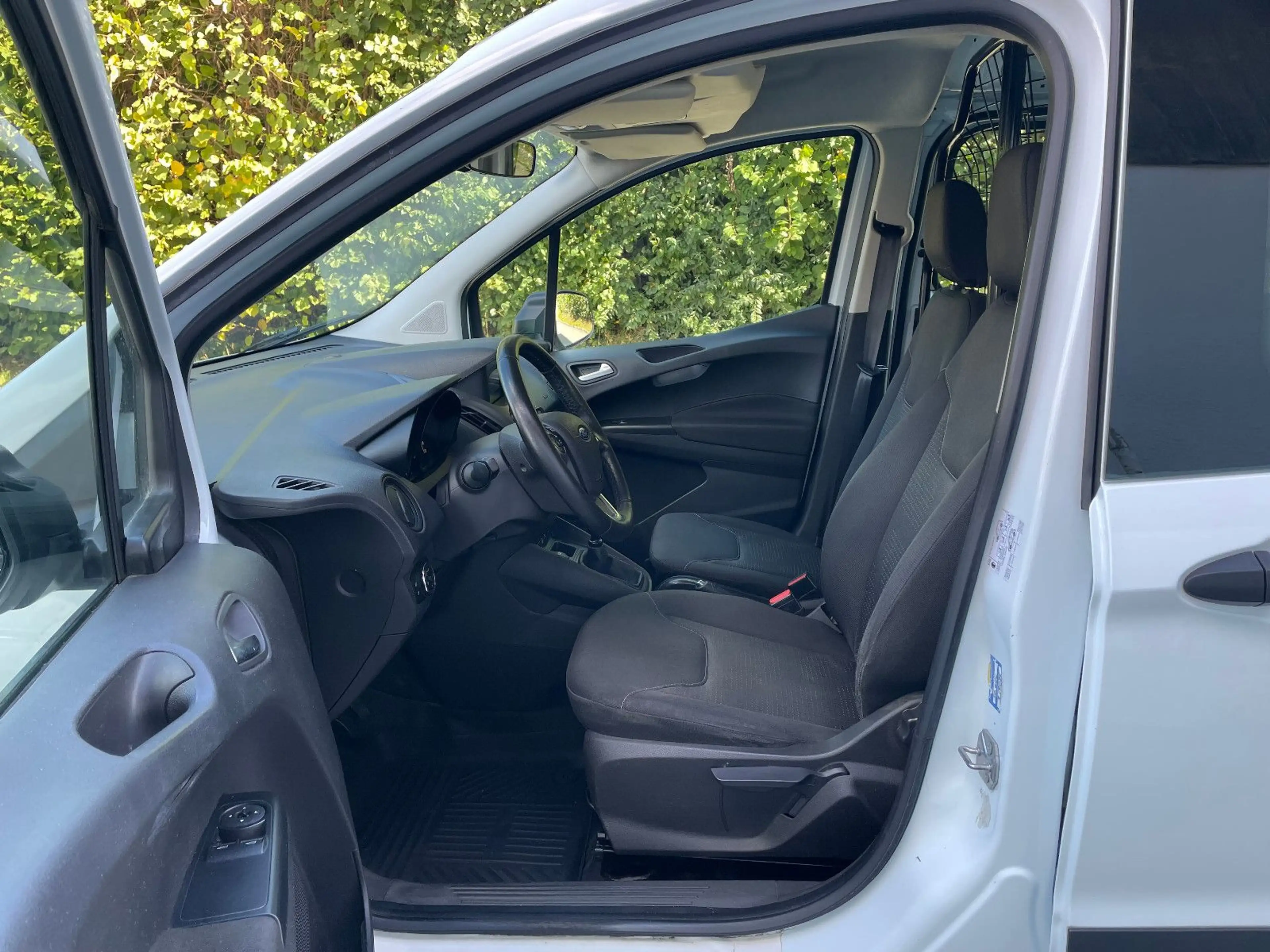 Ford Transit Courier Navi Schiebetüren — photo 11