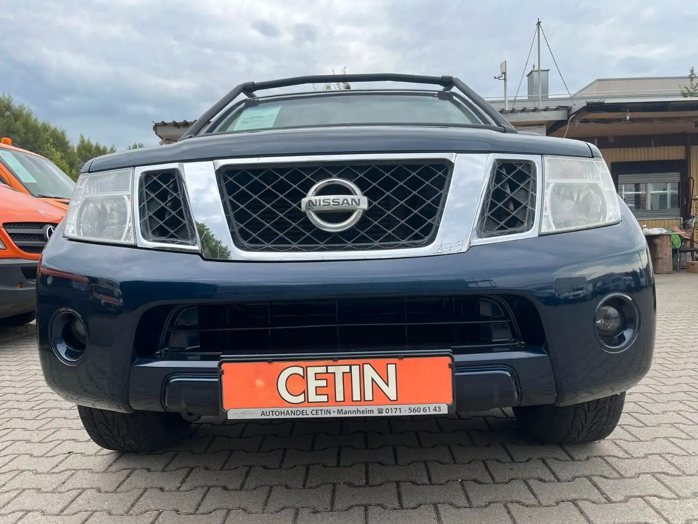 Nissan Navara Pickup Double Cab XE 4X4 Blau - 2