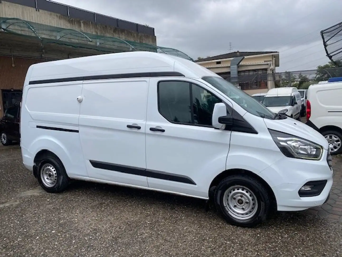Ford Transit Custom 2.0 TDCI 170 CV HYBRID L2H2 TREND Weiß - 1