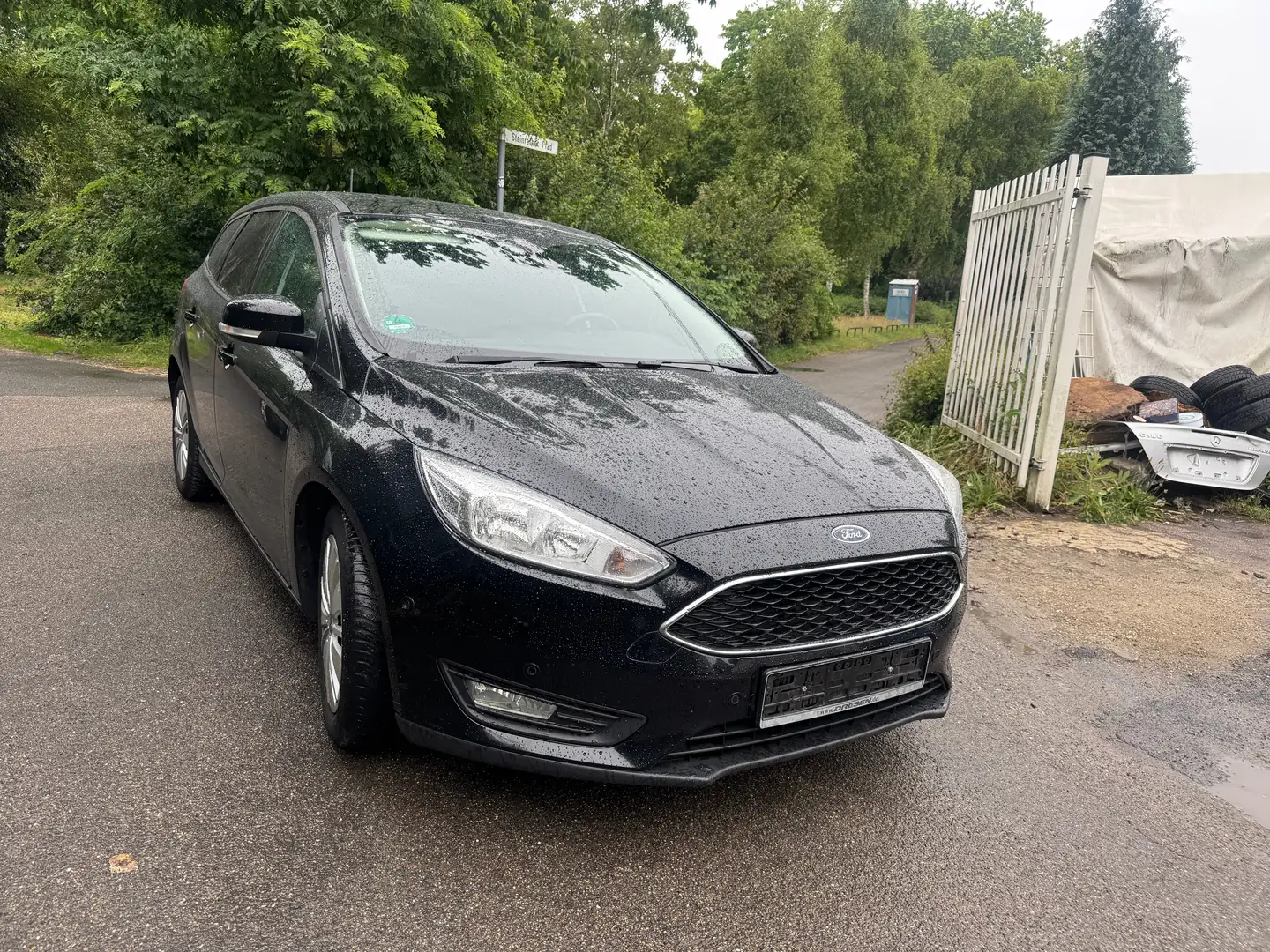 Ford Focus Business Schwarz - 1
