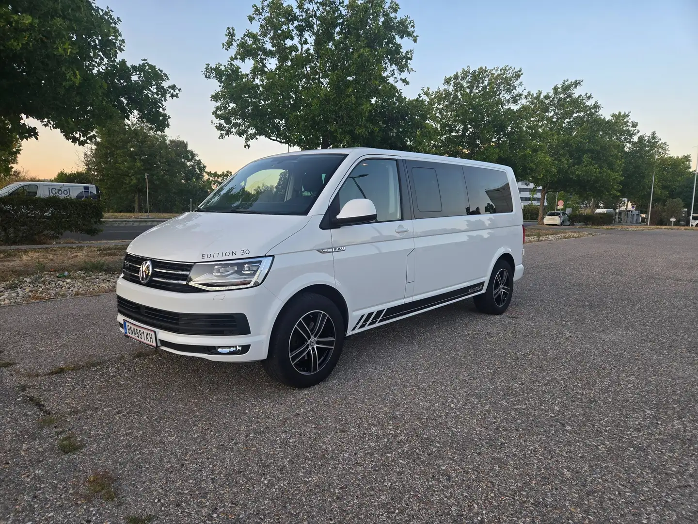 Volkswagen T6 Caravelle Caravelle LR Comfortline 2,0 TDI 4Motion BMT DSG Comfortline Weiß - 2