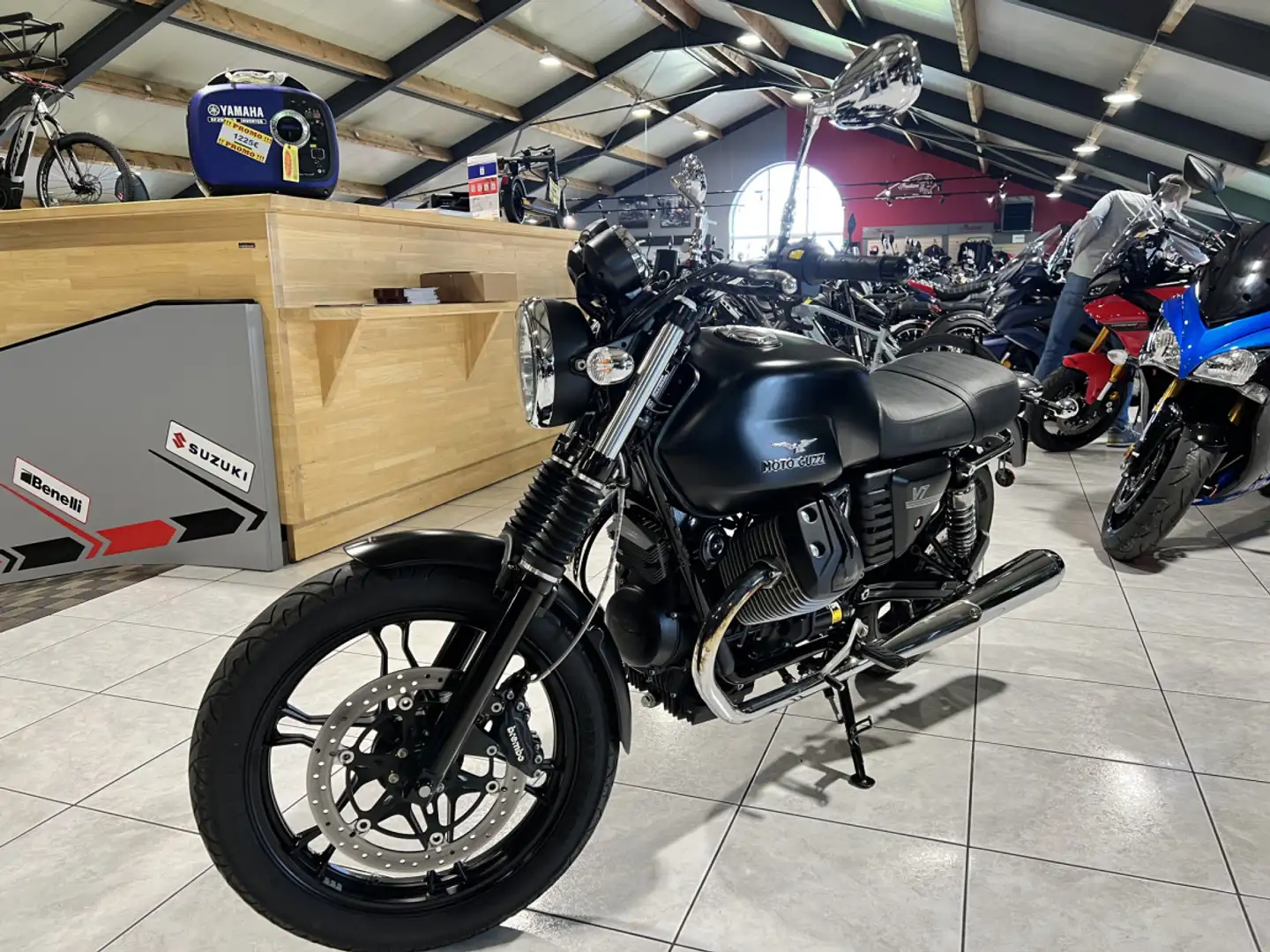 Moto Guzzi V 7 III STONE  STONE BLACK Noir - 2