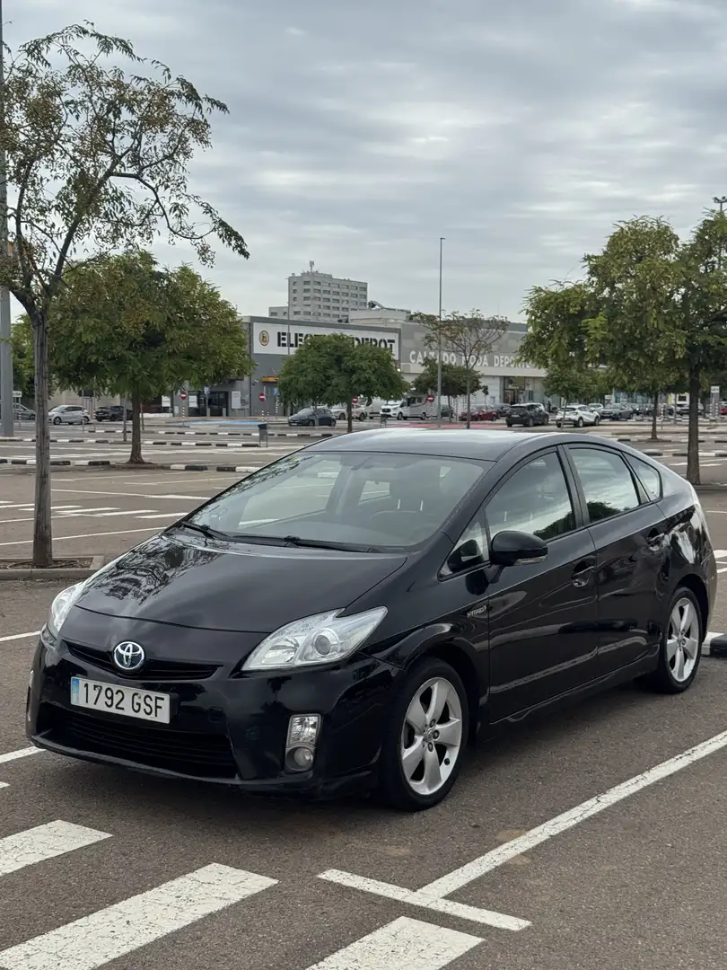 Toyota Prius (Hybrid) - 1
