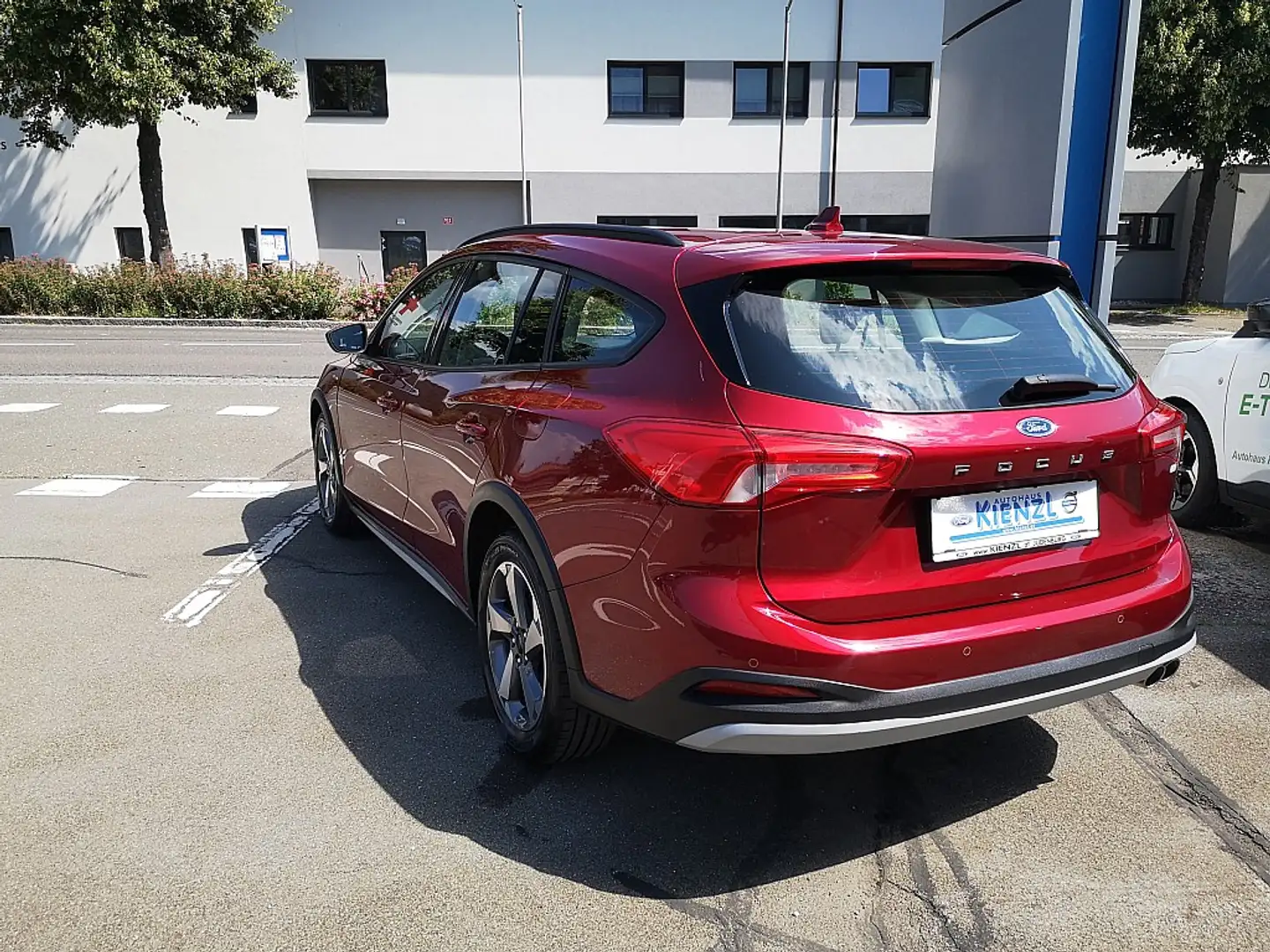 Ford Focus Traveller 1,5 EcoBoost Active Business Rot - 2