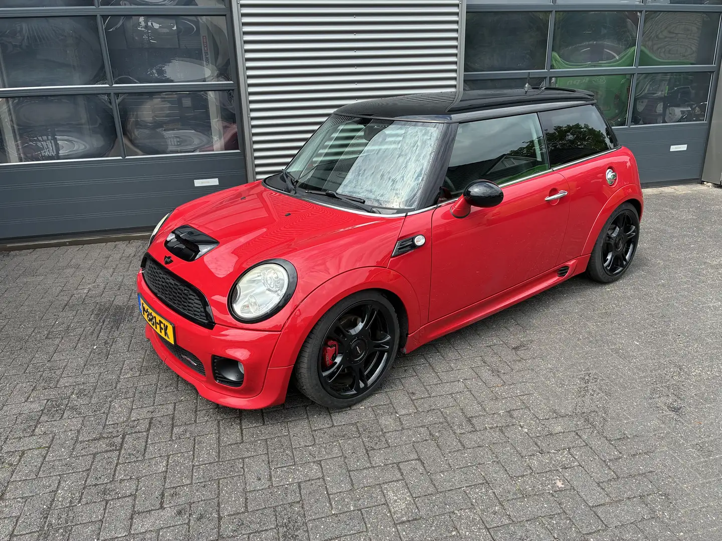 MINI Cooper S 1.6 works jcw Rood - 2
