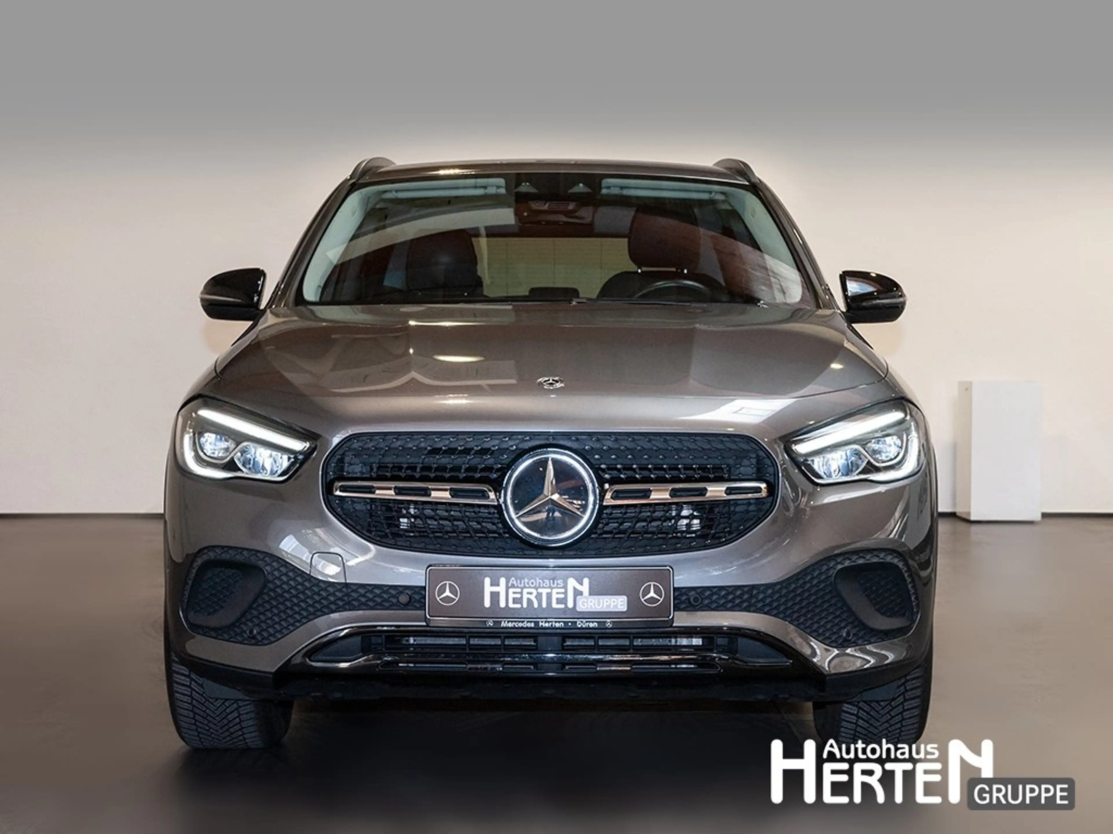 Mercedes-Benz GLA 200 PROGRESSIVE+NIGHT+18"+LED+AHK+AMBIENTE — photo 2
