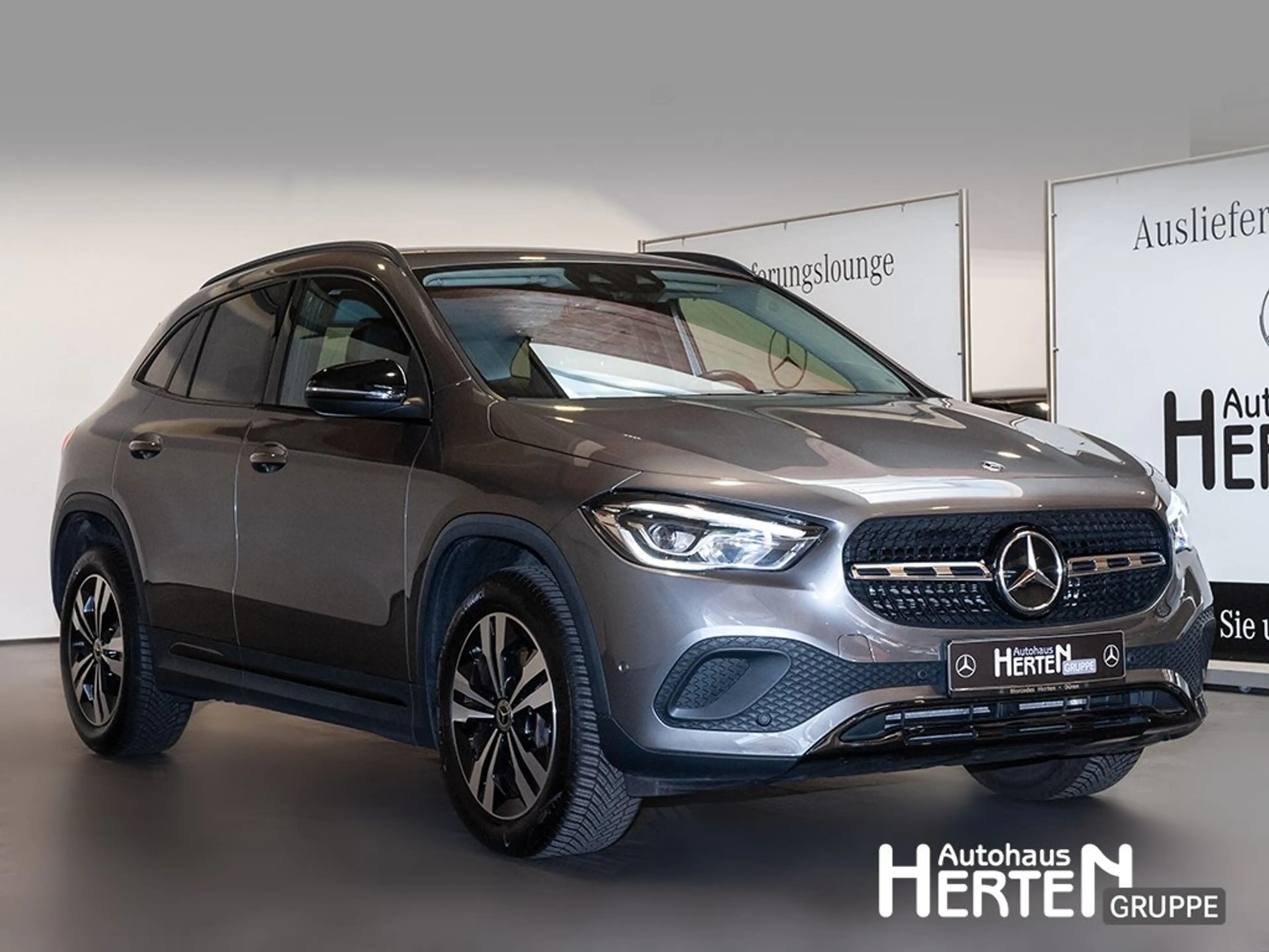 Mercedes-Benz GLA 200 PROGRESSIVE+NIGHT+18"+LED+AHK+AMBIENTE — photo 3