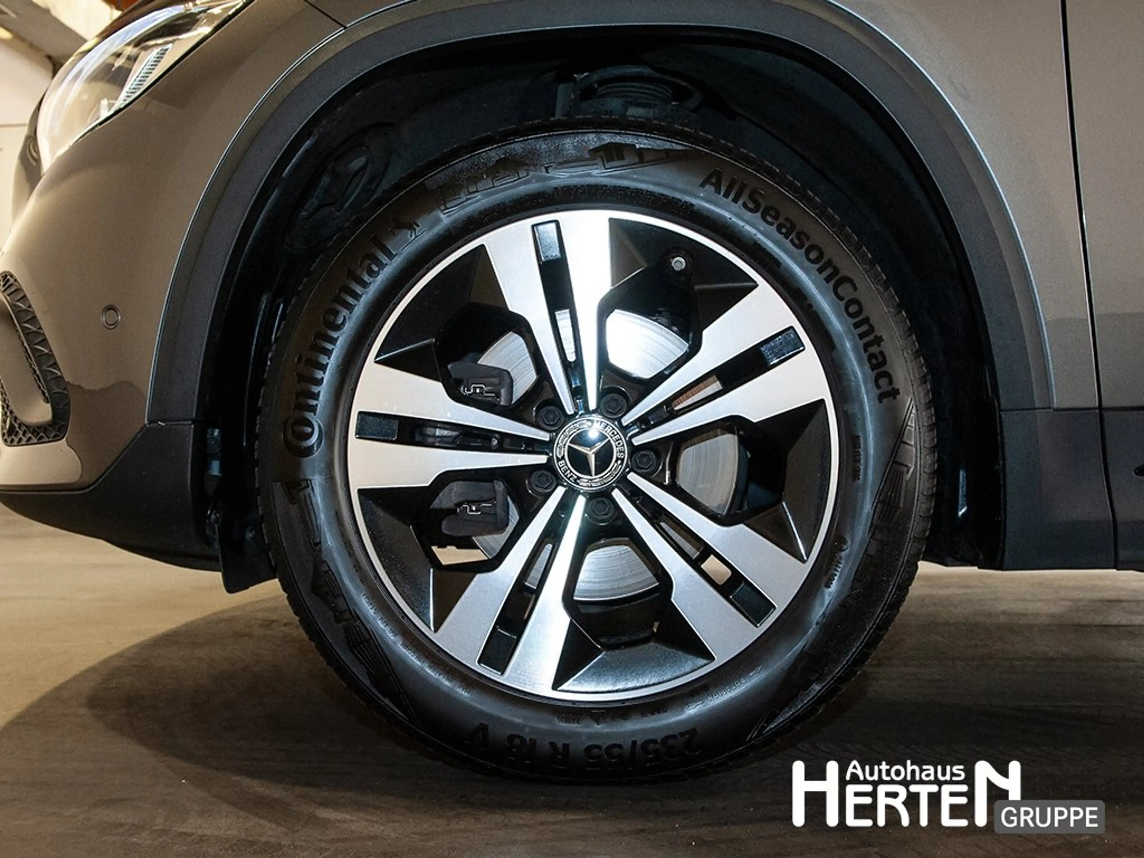 Mercedes-Benz GLA 200 PROGRESSIVE+NIGHT+18"+LED+AHK+AMBIENTE — photo 5