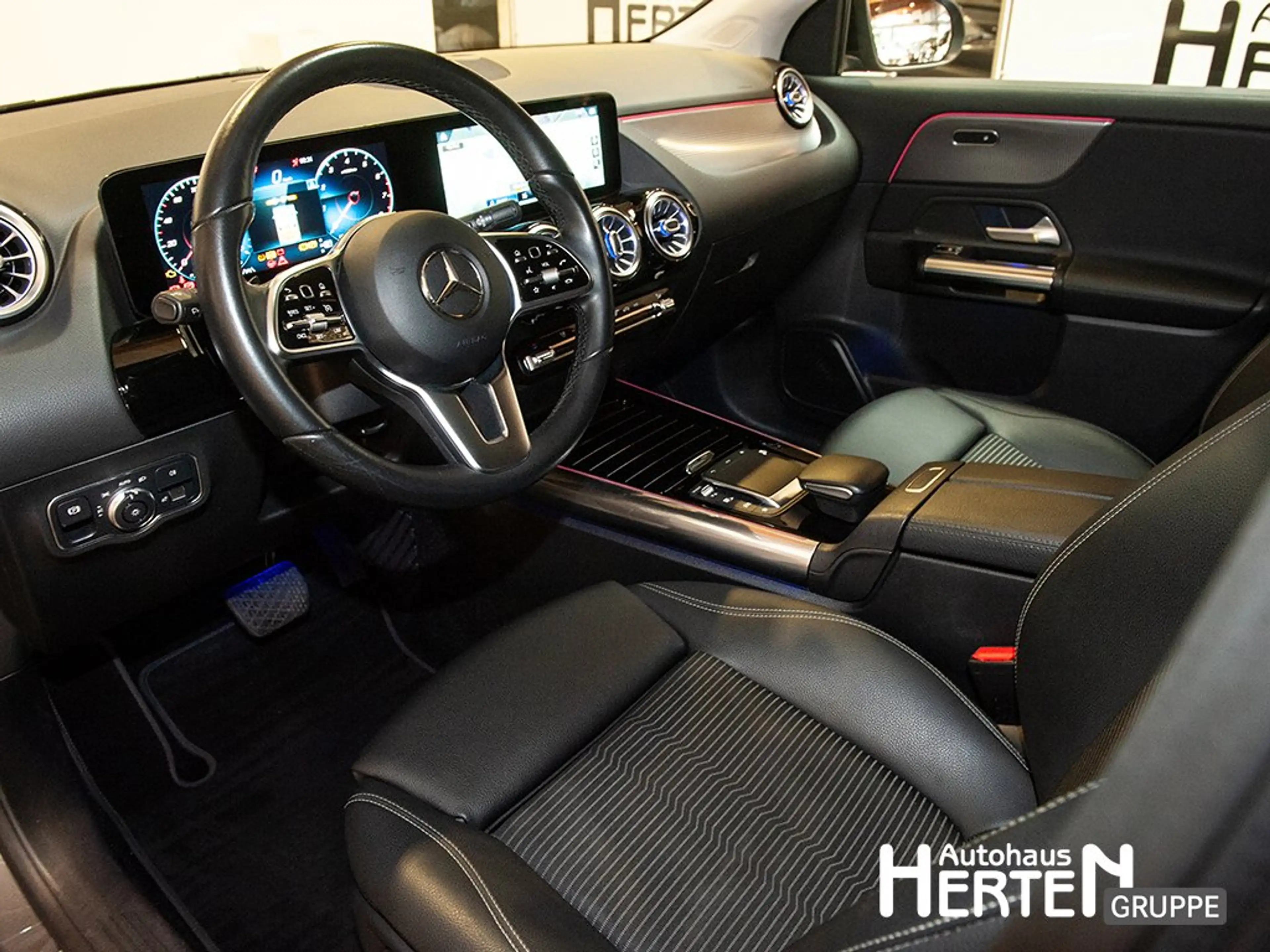 Mercedes-Benz GLA 200 PROGRESSIVE+NIGHT+18"+LED+AHK+AMBIENTE — photo 8