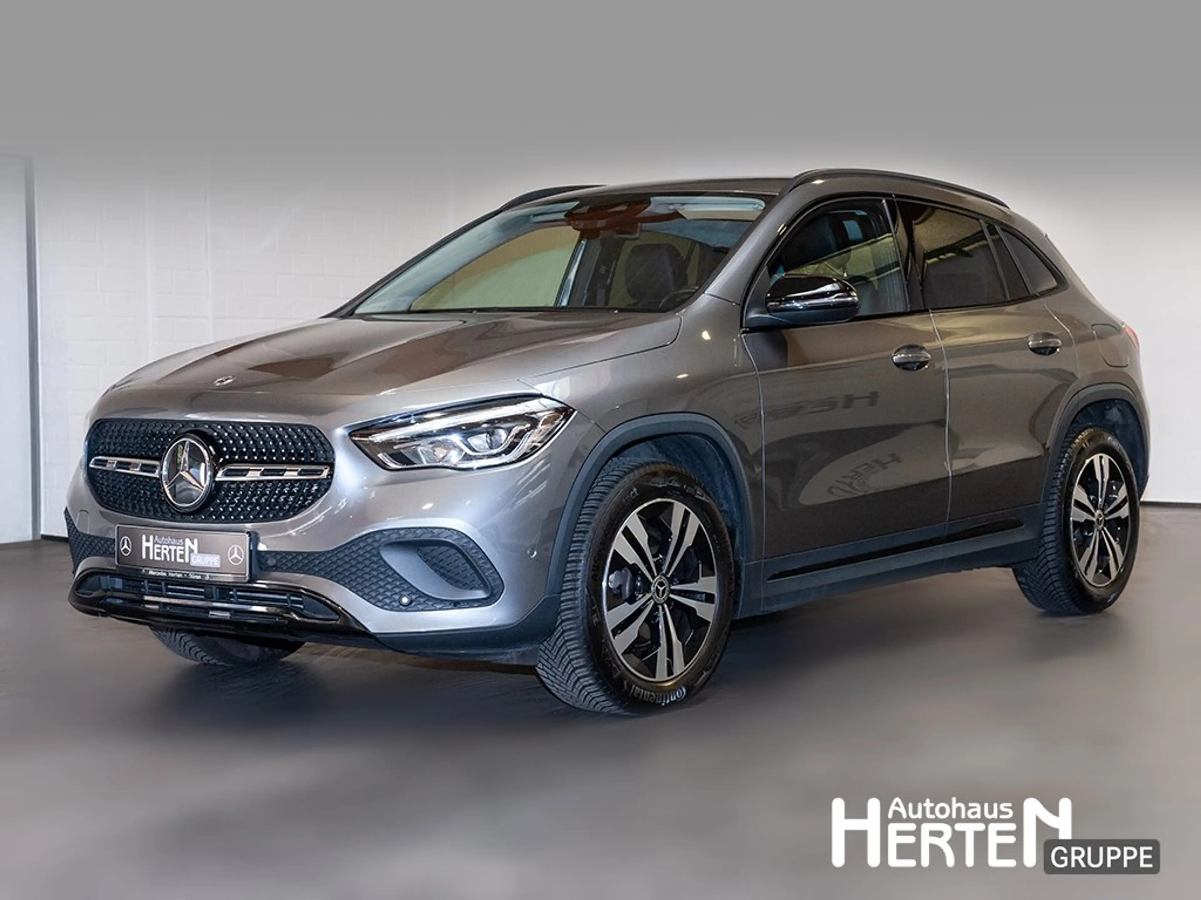 Mercedes-Benz GLA 200 PROGRESSIVE+NIGHT+18"+LED+AHK+AMBIENTE